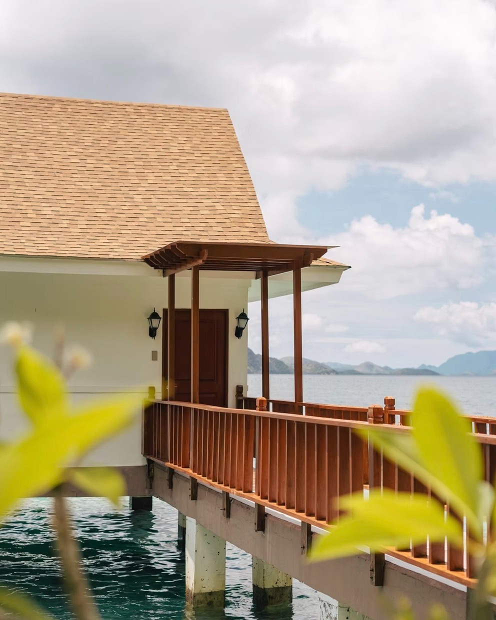 Stay. Snorkel. Savor. Stroll.
Experience SETIR’s Studio Villa with your favorite person:
🍹 Welcome drinks by the sea
🍳 Daily island breakfasts
🚤 Snorkeling adventures
🚴 Kayaks, bikes & more at your leisure
All from Php 16,292/night (4D3N).
Book now sunlighthotelsandresorts.com/setir-book-now.