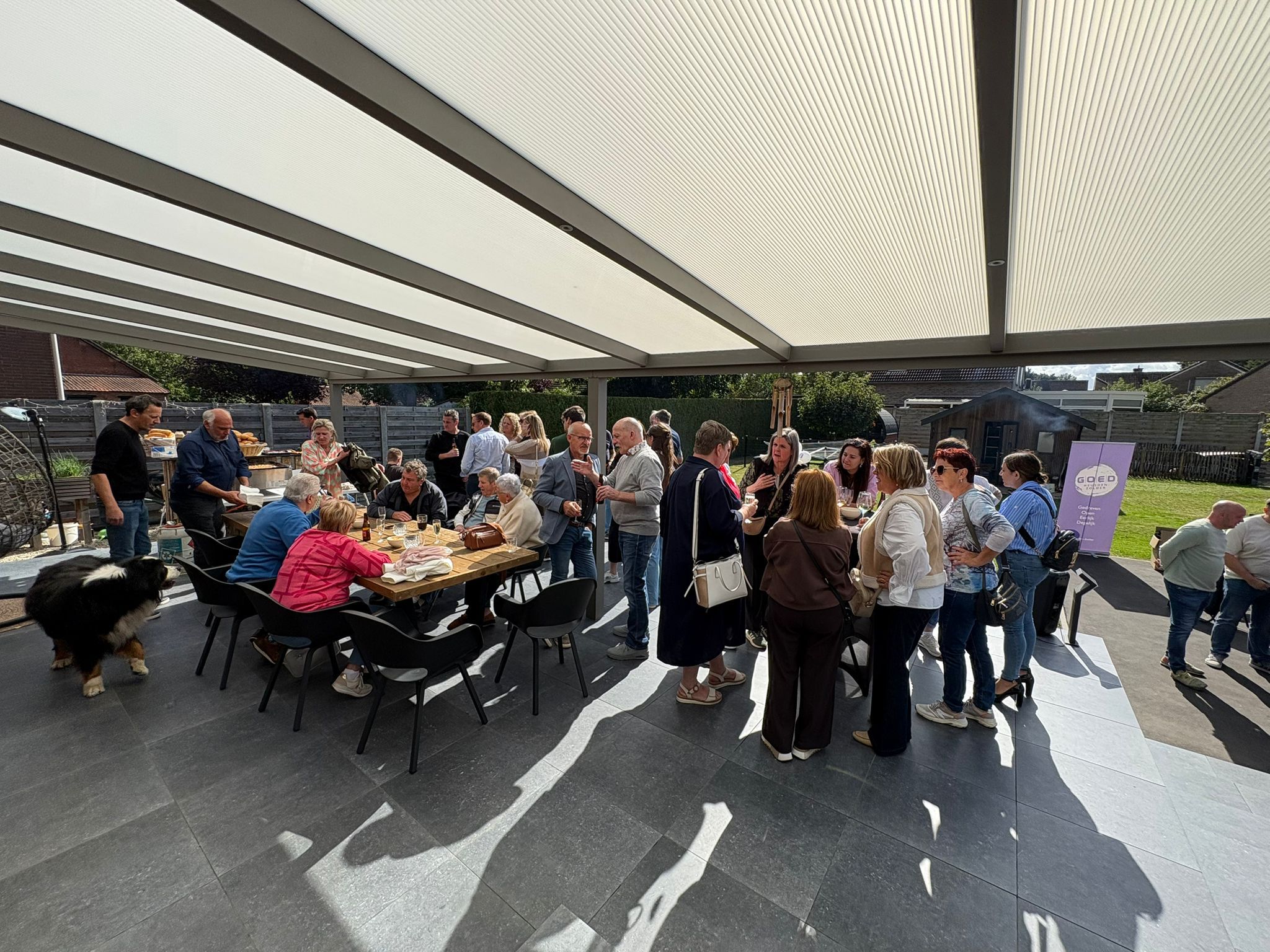 🌞 Een G|O|E|De middag voor G|O|E|De vrijwilligers! 💛
Met een gezellige middag hebben we iedereen bedankt die hielp tijdens onze Eetdag. Wat een warmte – van de mensen én van de zon, die ons weer G|O|E|D gezind was!
#Dankbaar #Vrijwilligers #GOEDeGewoonte #ZonnigeMiddag #Eetdag