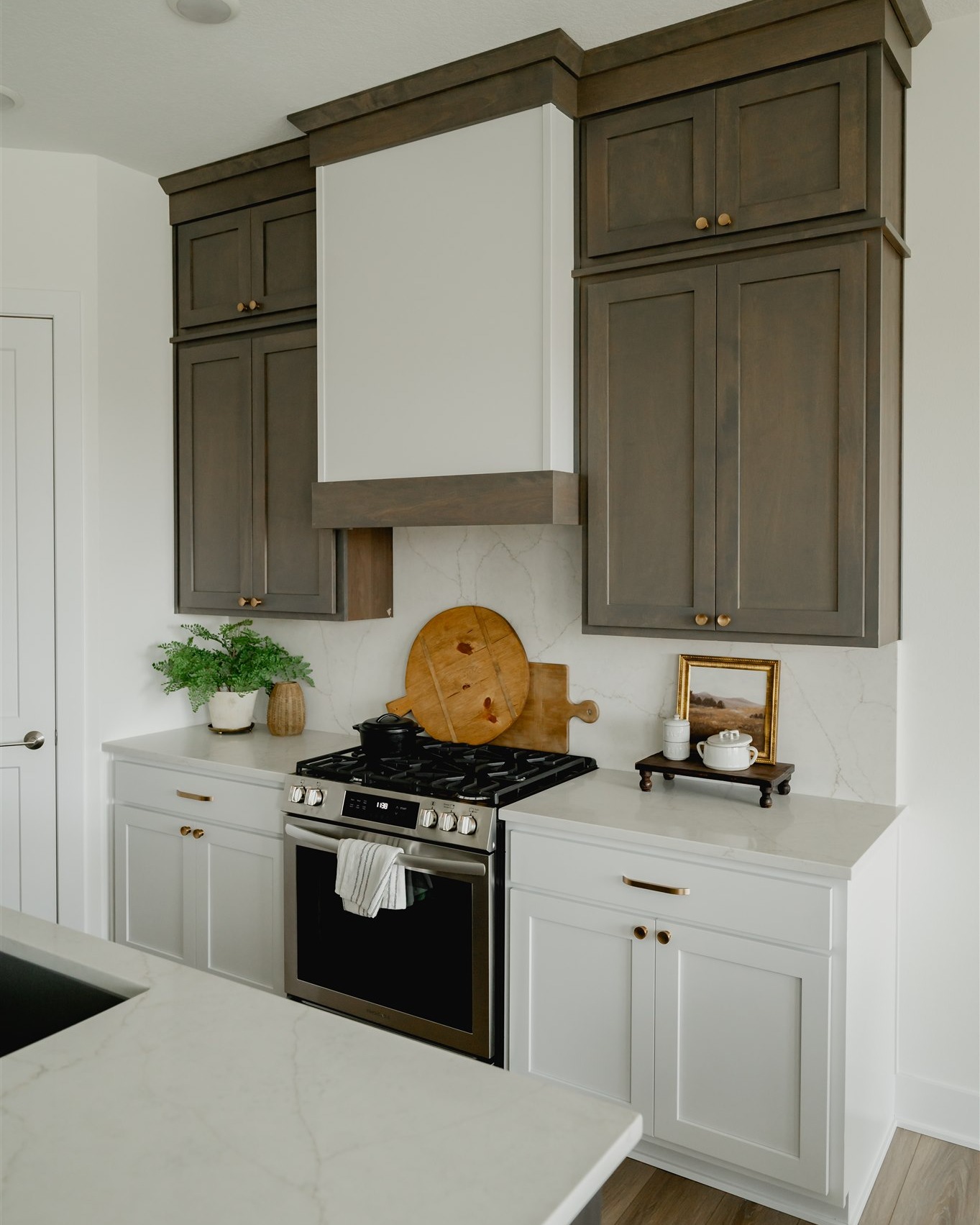Double-take worthy details in every inch of this kitchen!
#dynastyhomes #customhomebuilder #iowahomes #desmoines #luxuryhomes #homeinspo #dreamhome