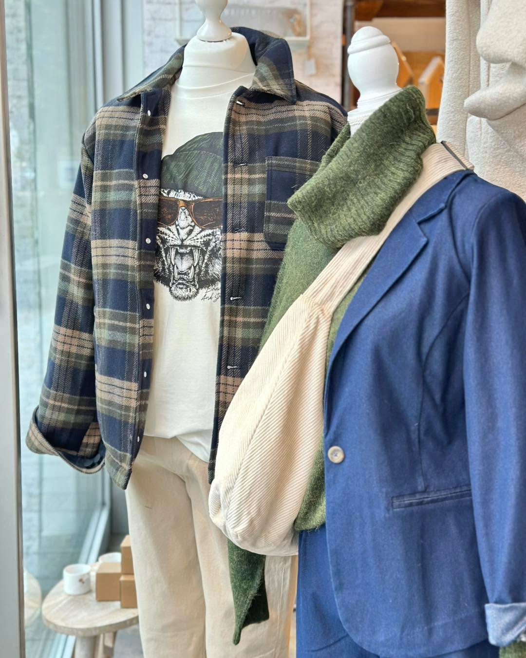 Herbstmodus: ON. šš
Unsere Ćffnungszeiten:
Montag-Freitag 9 - 18 Uhr
Samstag 9 - 17 Uhr
@cubes_baden
ā
Hier findet ihr uns:
CUBEāS M2 Rathausgasse 8, 2500 Baden
CUBEāS M³ Rathausgasse 12, 2500 Baden