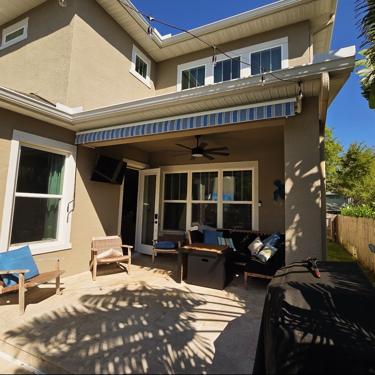 Wondering what a retractable awning looks like closed? ๐The fabric valence hangs down to cover the metal housing.
#LuxuryAwnings #PatioEnclosure #CanopyDesign #AwningSolution #WindowAwnings #ShadeAndStyle #SunProtection #HomeShading #ShadeExperts #SunbrellaFabrics #TampaBayHomes #TampaLifeStyle #TampaBaySmallBusiness #FloridaContractors #TampaBayDesign #MadeInFlorida #TampaDesignScene #TampaBayLuxuryHomes #SupportTampaLocal #TampaBayExteriorDesign #ModernHomeDesign #HomeDecorInspo #HomeDesignGoals #ArchitectureLovers #DesignInspo #CustomDesign #DreamHome #HouseGoals #CurbAppeal #CoastalHome