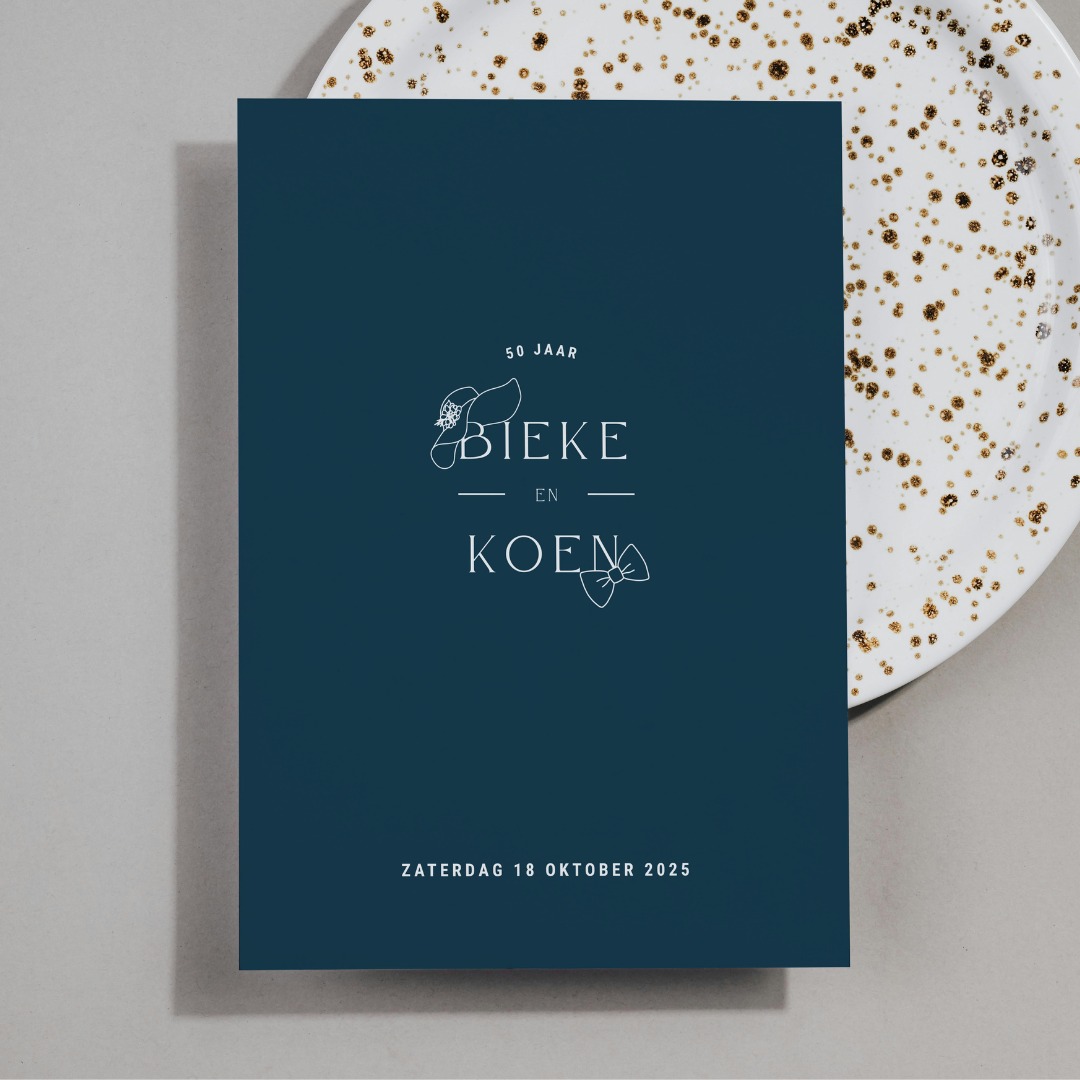 Van trouwfoto naar feestje:
Hoed 🎩 + strik 🎀 uit ’75, klaar voor het feest van 50 jaar liefde!
#huwelijksjubileum #grafischontwerp #uitnodiging #designinspiratie #liefde #jubileum #customdesign #creatief #ontwerp #branding #50jaargetrouwd #creativity #weddinganniversary #timelesslove #inspiration #studiohermine