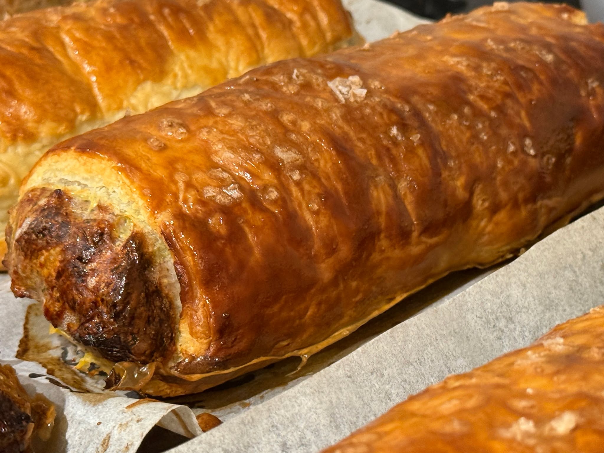 Our late food for weddings and similar events is just tasty comfort food. Here are our pork and leek sausage rolls and cola glazed brisket, poppy seed roll, horseradish cream & pickles recently served at a wedding.
#bowlfood #privatechef #britishproduce #wedding #dinner #gardenparties #caterer #party #bespoke #reading #inhomedining #luxury #buffet #oxfordshire #barbecue #finedining