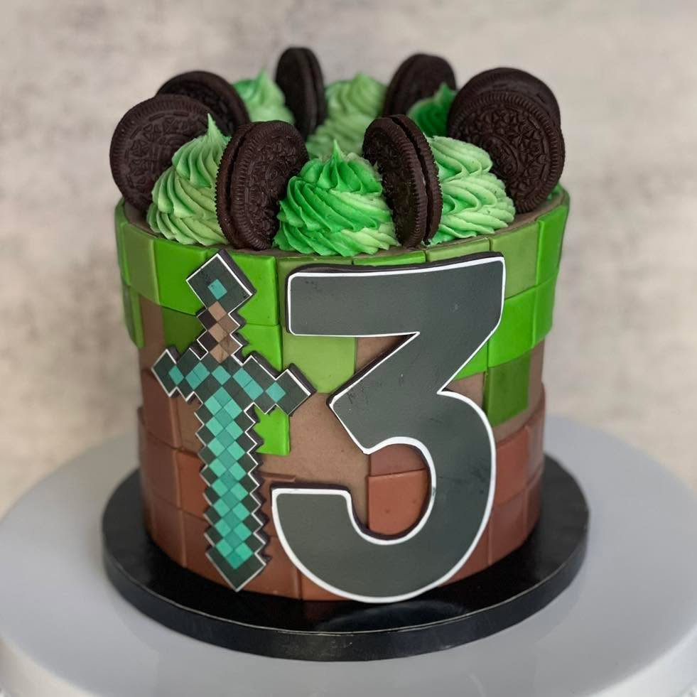 Minecraft + 13th birthday + cookies n’ cream = one happy kid!
