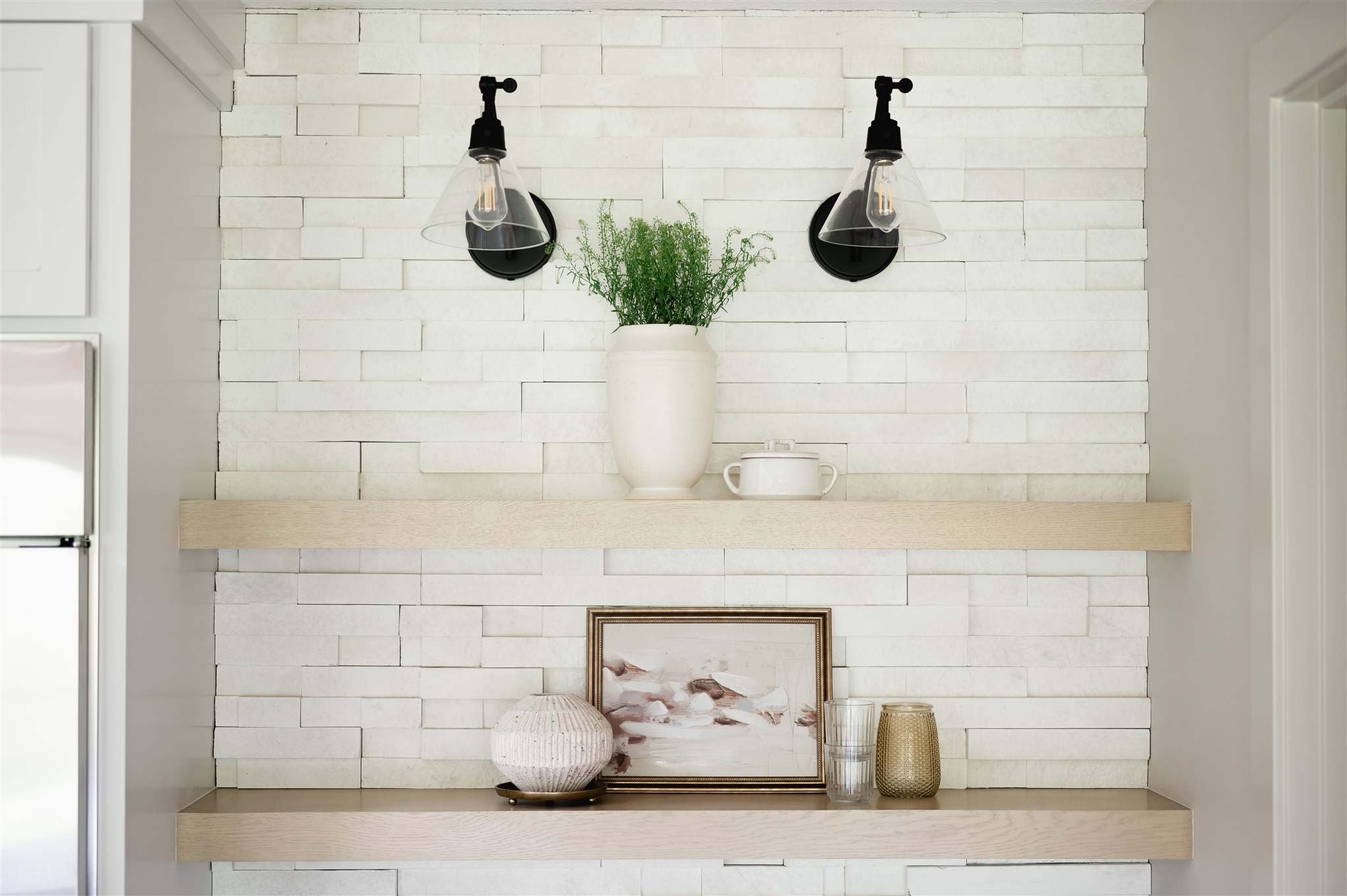 A little texture, a little art, and a whole lot of charm... even the smallest corners can make the biggest impact!
#dynastyhomes #customhomebuilder #iowahomes #desmoines #luxuryhomes #homeinspo #dreamhome