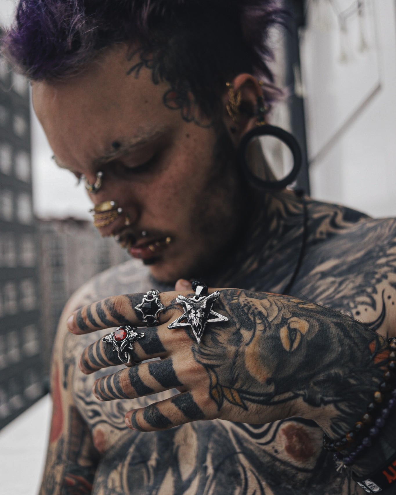 Nothing’s more real than this look! tattoos, piercings, and handmade Iron Clan rings.
@Urvhweddxn takes it all to another level 🤯🔥
__
WORLDWIDE ORDER:
• www.ironclan.co/shop
• ironclanjewelry.etsy.com
__
INDONESIA ORDER:
• tokopedia.com/ironclanchamber
__
#IronclanJewelry #Ironclanrings
#grunge #gothicjewelry #gothicfashion
#Handmadejewelry #stonejewelry
#mementomori #gothicrings