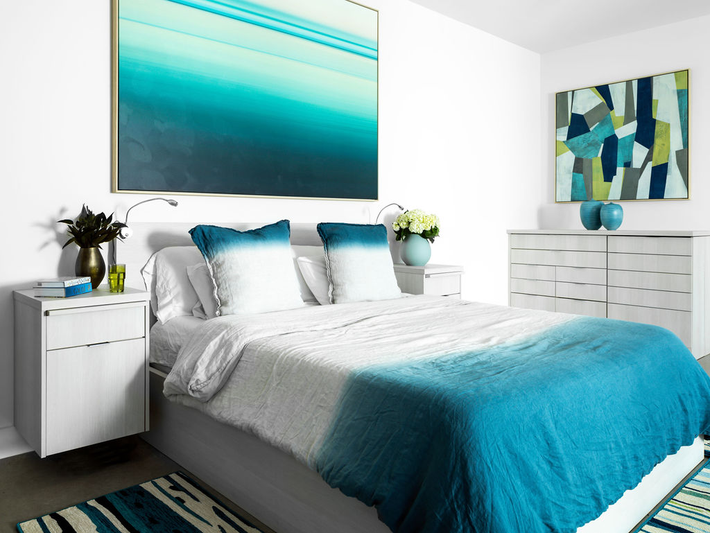 Sleep better by design. 🛏️
Your bedroom should be a sanctuary, not a stress zone. Thoughtful layouts, blackout treatments, and calming palettes all contribute to deeper, more restorative rest. In Dallas homes, this means balancing function with softness so every evening feels like a retreat.
💤 Save this for your next bedroom update.