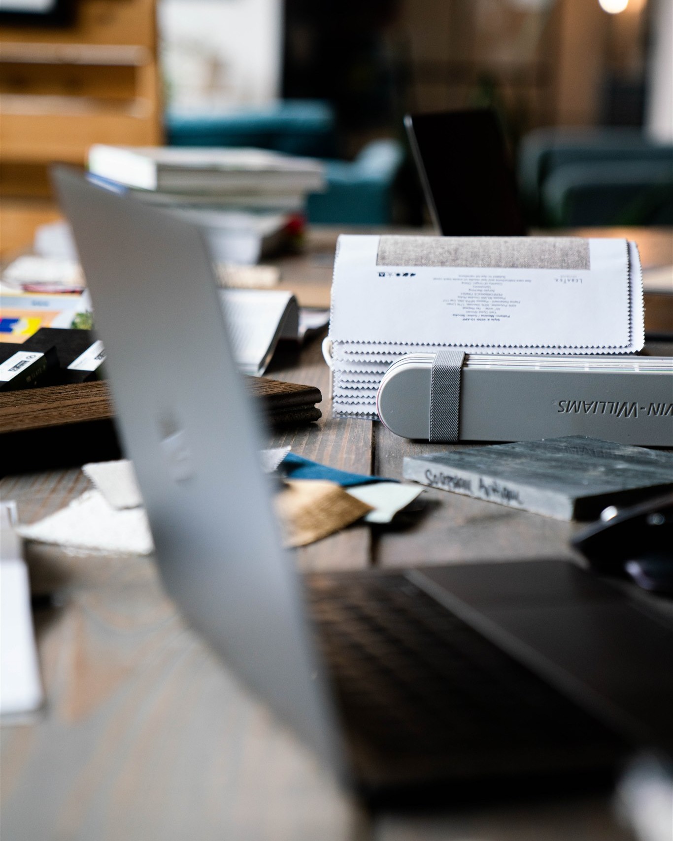 Weekly updates = stress-free design. ☑️
Our Inside Out Design Process prioritizes clarity. Clients don’t wonder what’s happening — they know. With weekly updates and structured milestones, you stay in the loop without being overwhelmed. This is how luxury design becomes truly white-glove.
📌 Save this if communication is your #1 need in design.