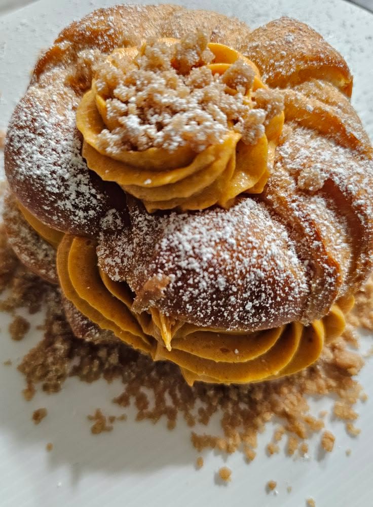 Was gonna post tomorrow but....Pumpkin Crunch Cheesecake Croissant 😋
Sweet dreams!!!