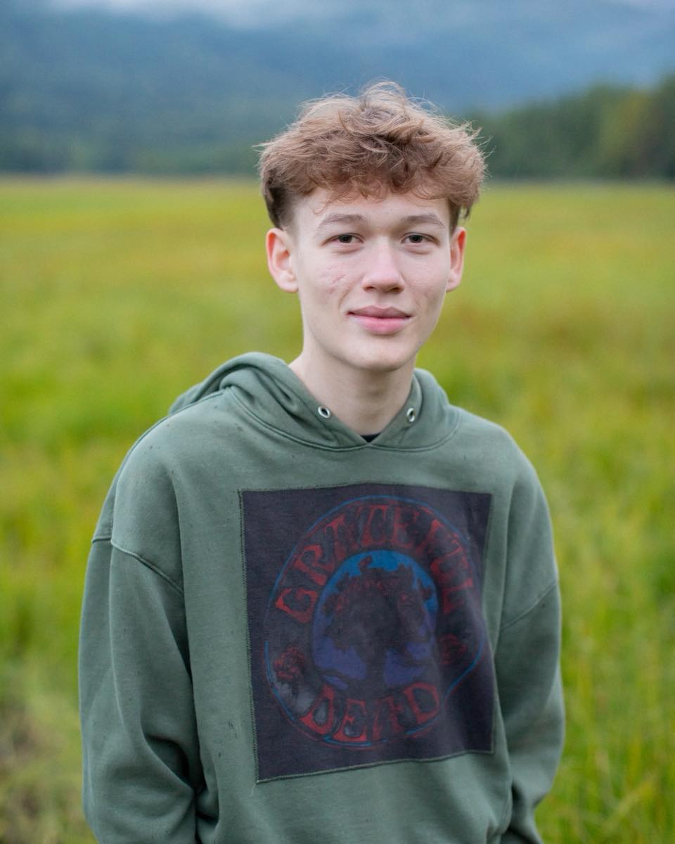 Senior Sunday with my first born (little brother 💛) I can’t believe he’s 17 because he’ll forever 6 in my head from when I was a senior in high school.
Having a big age gap didn’t affect our friendship - he’s one of the funniest, most calming, and caring people I know. Love you !