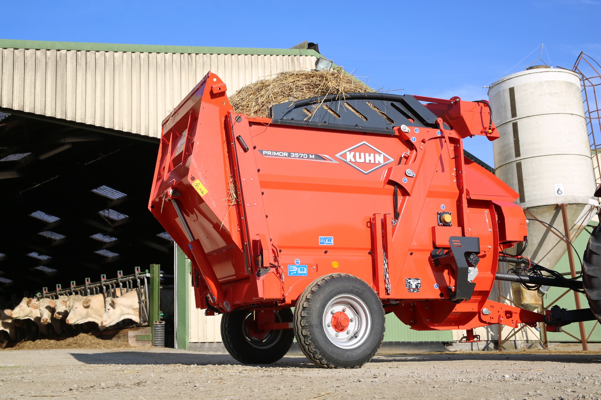 🔶 Looking for a new Straw bedder ? The @kuhn_uk PRIMOR 3570 M trailed all-fodder straw bedder and feeder, with the POLYDRIVE system are in stock and ready to go !
💪 Designed for low horse powered tractors!
🐄The adjustable regulating tines come as standard, allowing the machine to adapt to the properties of the feed by modulating the action of the separating system.
🏪 Machines in stock across both depots
📞 Get in Touch with our Stoke Canon and Coads Green depots for more details.
#Beares #kuhn #bestrongbekuhn #jcb #gofurtherwithyourforage #primor #farm #agri #agriculture #farming