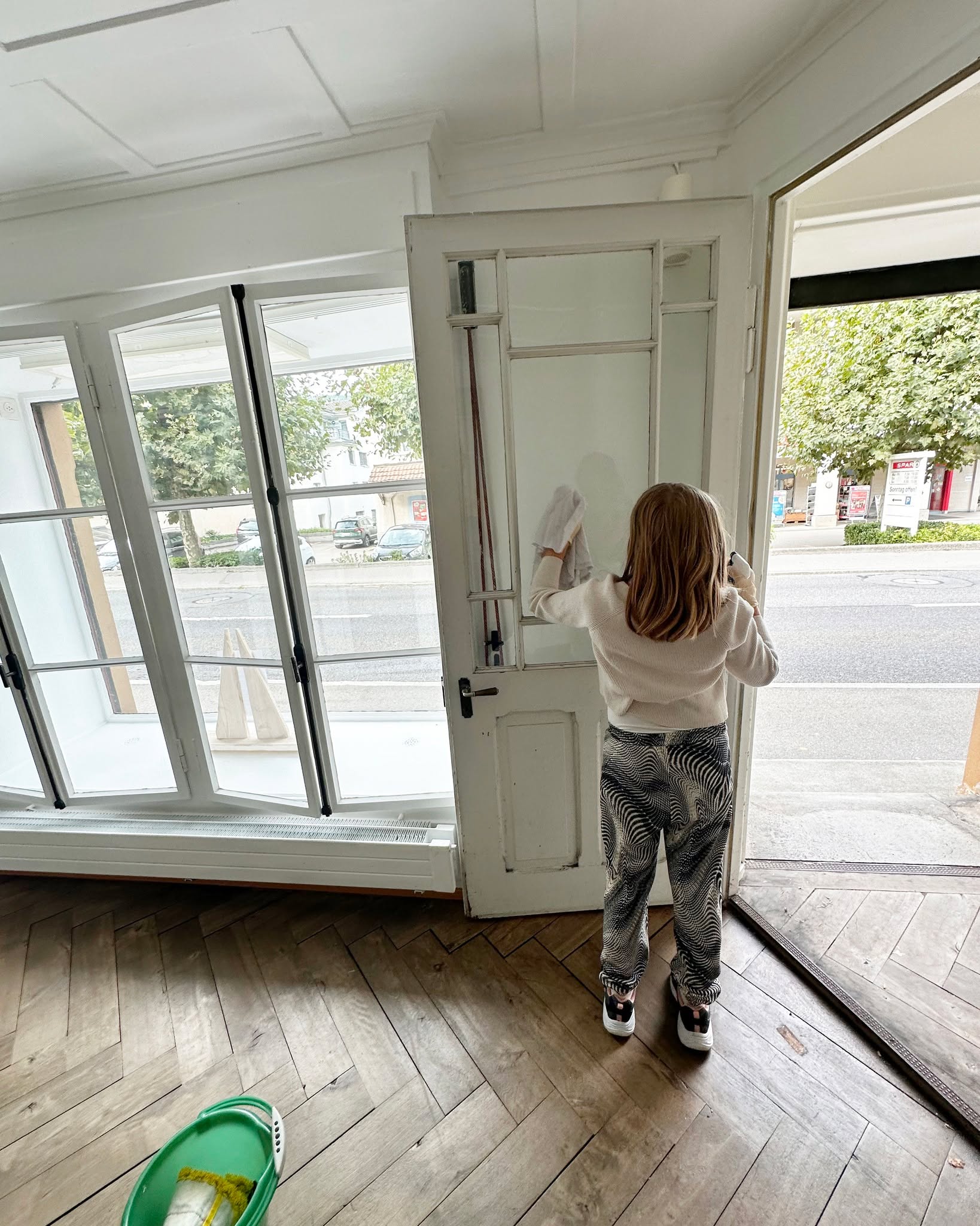 ✨Die beste Putzfee, die man sich wünschen kann 🧚♀️✨❣✨
#workinprogress
#OfficinaDanyMae #Buochs #Nidwalden #Neueröffnung #Grafikdesign #selbstgemacht #kunst #Herzensprojekt #SchweizerDesign #Designliebe #KreativLaden #SelbstgemachtMitLiebe