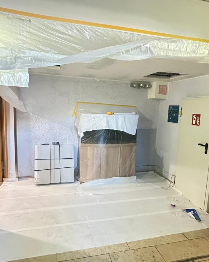 Wir waren mal wieder im #rudolffrielinghaus und haben nachträglich in unsere vom letzten Jahr montierte F90 GKF-Decke, mal zwei neue F90 Reviklappen von RUG Semin eingebaut.
🌏 www.ib-dresden.com
📧 info@ib-dresden.com
#innenausbau_bock #drywall #trockenbau #trockenbauguide #baustelle #sanierung #umbau #handwerker #handwerk #trockenbauwände #trockenbauarbeiten #innenausbau #diy #milwaukee #milwaukeetools #festool #euroline #siniat #wego #wegovti #baustoffundmetall