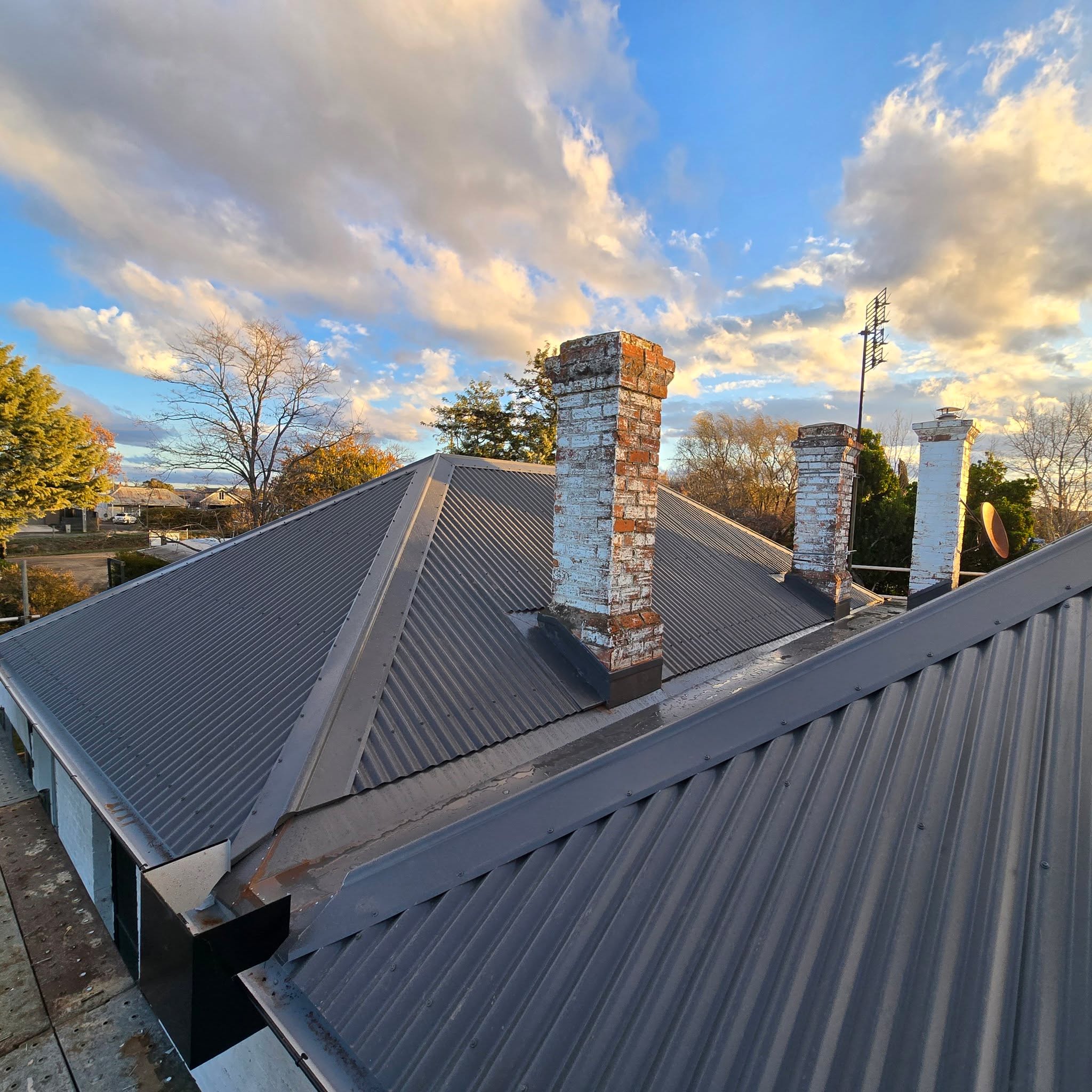 Check out our latest reroof project in Malmsbury for a renovation being completed 🏠✨ We transformed this home with a sleek COLORBOND steel Woodland Grey finish that not only improves its visual appeal but also provides durability and protection for years to come.
#Reroof #Malmsbury #LGBuilders #WoodlandGrey #HomeImprovement #Macedonranges #Colorbondsteel #Renovation #Roofing #Metalroofing #Roofplumber #Macedonrangesplumber #Macedonrangesbuilder #roofinginspo #promacplumbing