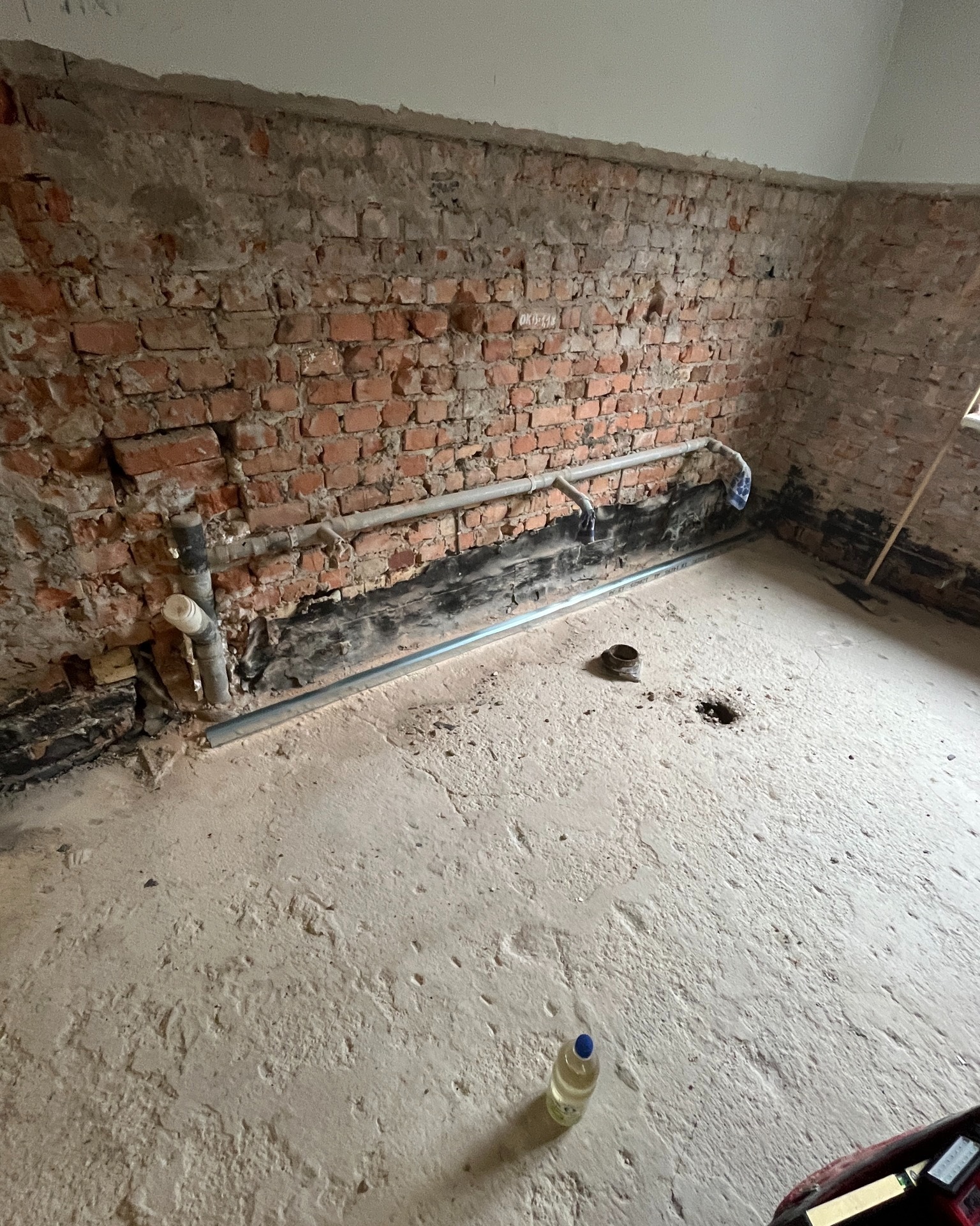 Die letzten Wochen haben wir im #rudolffrielinghaus die GK-Decke und mehrere Vorsatzschalen im neuen Friseur und in den Gäste-WC´s montiert.
🌏 www.ib-dresden.com
📧 info@ib-dresden.com
#innenausbau_bock #drywall #trockenbau #trockenbauguide #baustelle #sanierung #umbau #handwerker #handwerk #trockenbauwände #trockenbauarbeiten #innenausbau #diy #milwaukee #milwaukeetools #festool #euroline #siniat #wego #wegovti #baustoffundmetall