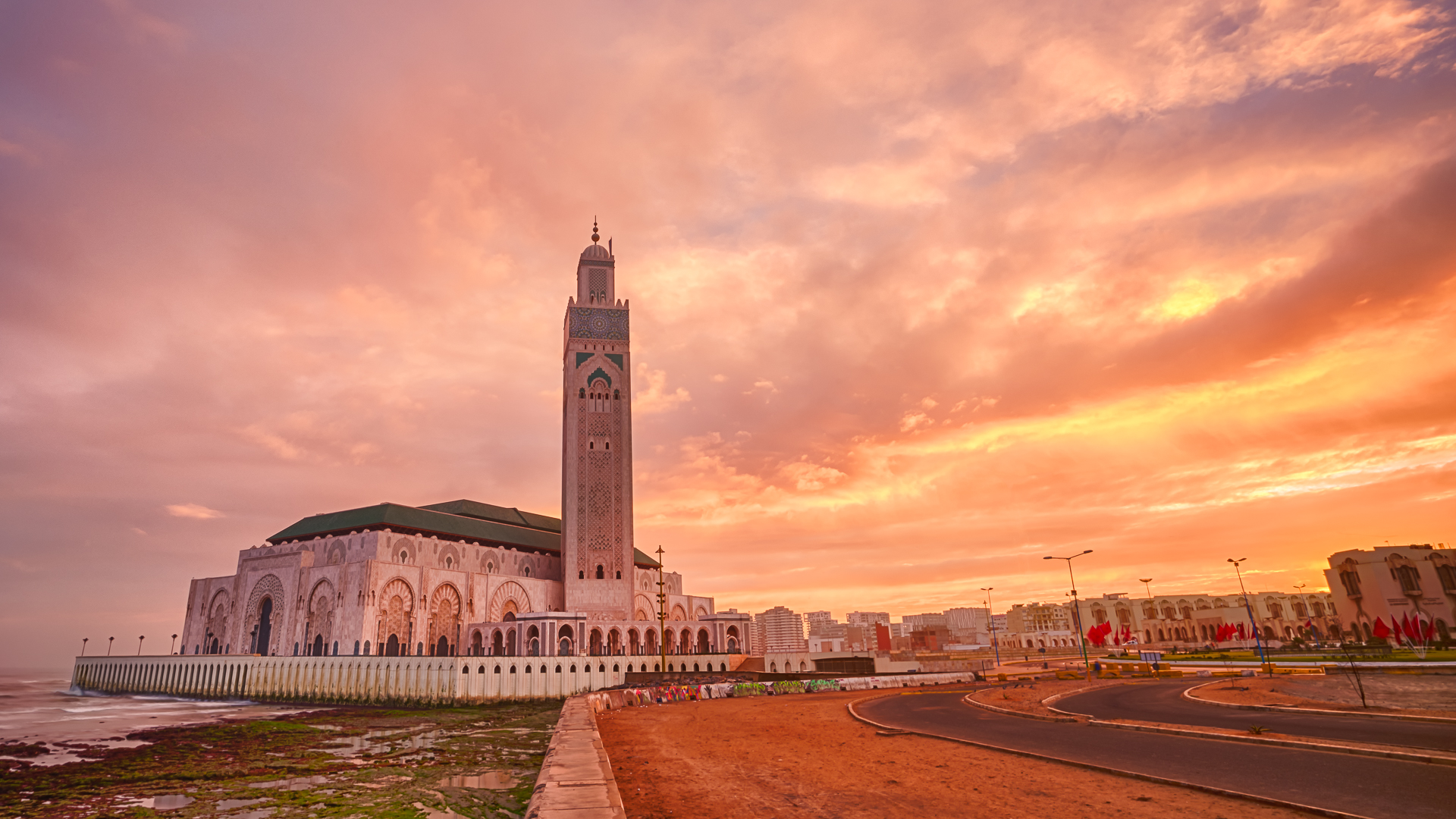 Waking up before sunrise is always worth it, especially when you're greeted with a view like this! The Hassan II Mosque in Casablanca is a true architectural masterpiece. With my photo workshop, you'll learn how to capture the fleeting moments of golden hour and turn them into stunning images. Link in my comments to learn more!