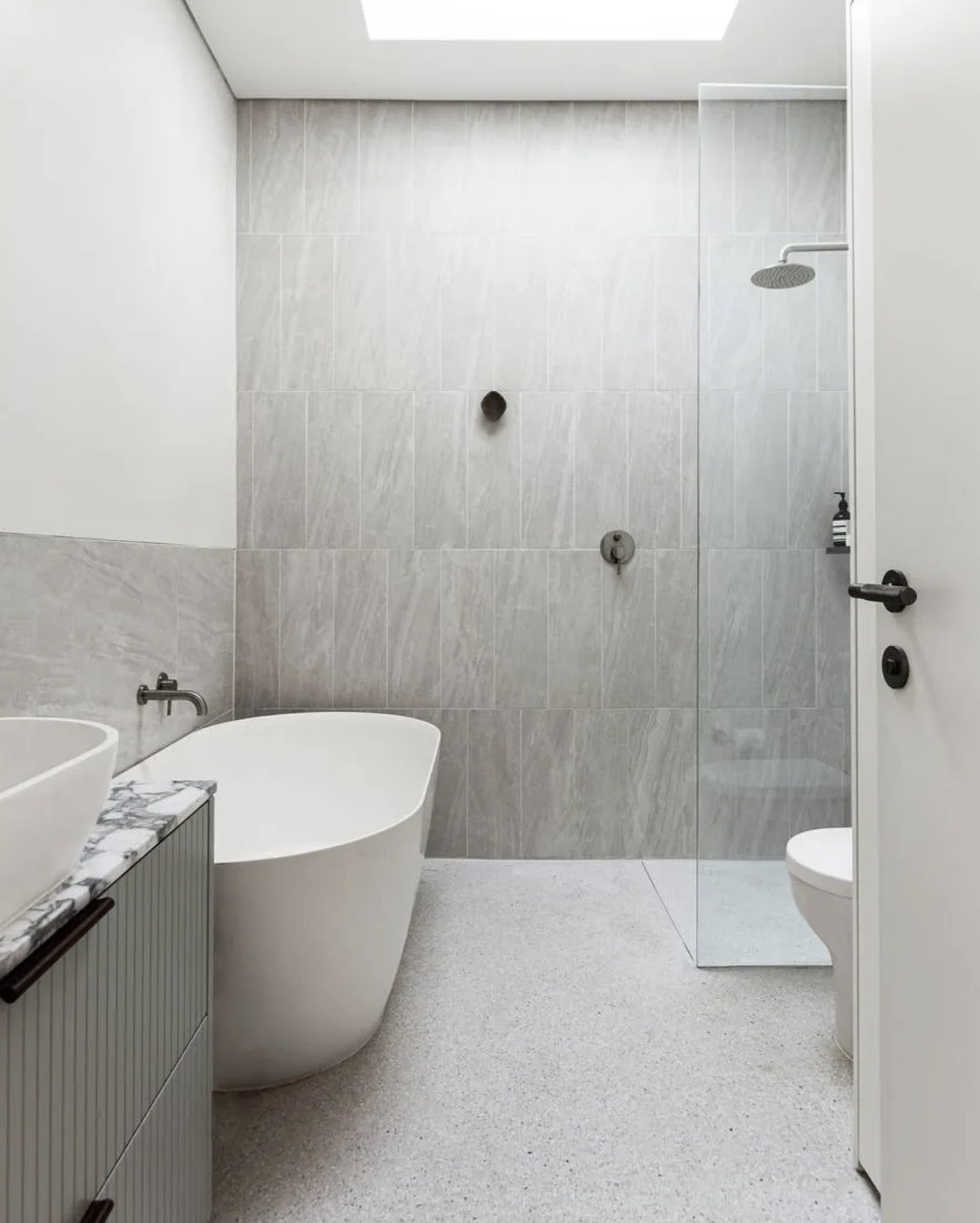 📌 Thinking of upgrading your bathroom?
A frameless shower screen can give your space a clean, modern look — and you can install it yourself!
DIY Tips
✔️Measure twice – precision is everything
✔️Use a level to ensure a perfect fit
✔️Seal properly to avoid water leaks
#DIYBathroom #FramelessShower #HomeImprovement