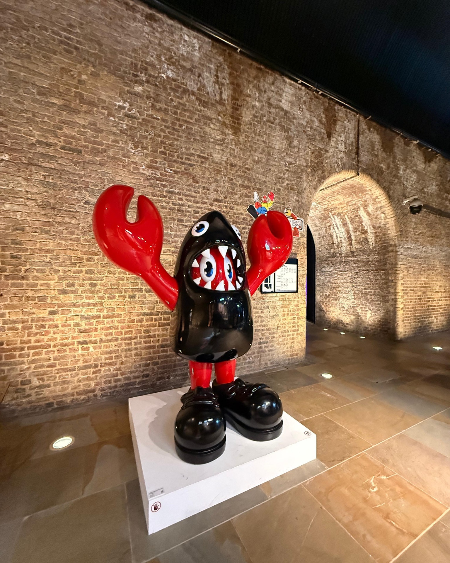 We love seeing our projects thriving, and the recent Lobster Yards takeover at @boroughyards is certainly doing that.
From acclaimed contemporary artist Philip Colbert, the development's historic arches make the perfect backdrop for the hyperpop world of large-scale lobster sculptures and site-specific vinyl installations.
You have until the 30th of October to check it out. 🦞