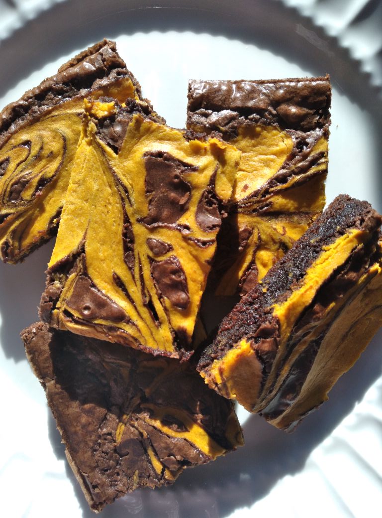 Thought about making these pumpkin cheesecake brownies again and then they popped up in my memories. Guess thats my sign to go ahead lol.