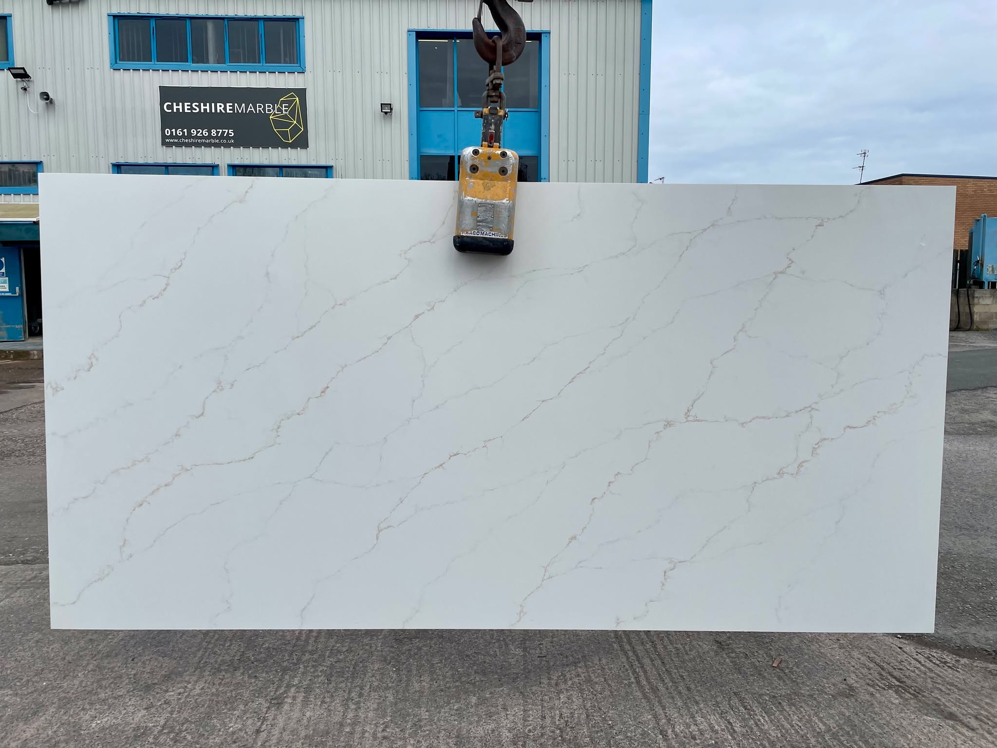 Presenting our top three colours of the last couple of months
š„Golden Thunder
š„Calacatta Oro
š„Celestial Gold
Visit our showroom to see large samples and slabs of these colour and more