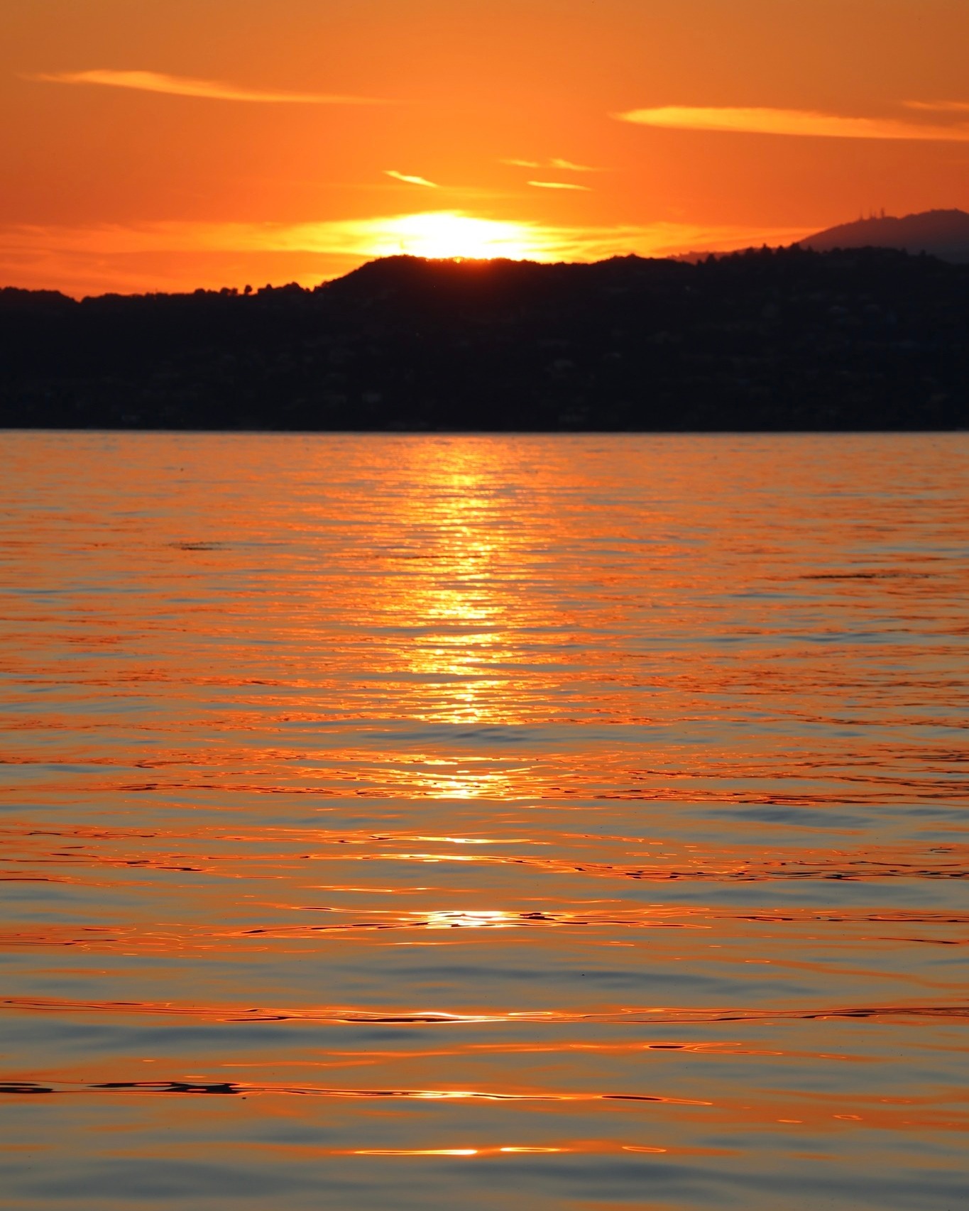 🏆 Summer 2025 Photo Competition - Winner Announcement! 🏆
At the start of the month, we asked you to show us your best Summer 2025 moment… and we’ve loved seeing all your amazing entries! 🌞📸
A huge congratulations to Rebecca Lloyd for her winning photo, taken at Lake Garda, Italy. Her caption really captured the spirit of summer:
"One of my favourite things about summer is the light evenings and seeing the sunshine, especially over the water and so this photo sums up some of my favourite things that summer brings!"
Rebecca wins a free 60-minute drone shoot in Cornwall with HD Drone Photography - we’ve already sent an email with the details!
A massive thank you to everyone who entered - we loved seeing your moments and sharing in your summer memories. ✨
#HDDronePhotography #PhotoCompetition #Summer2025 #CornwallPhotography #AerialPhotography #Winner