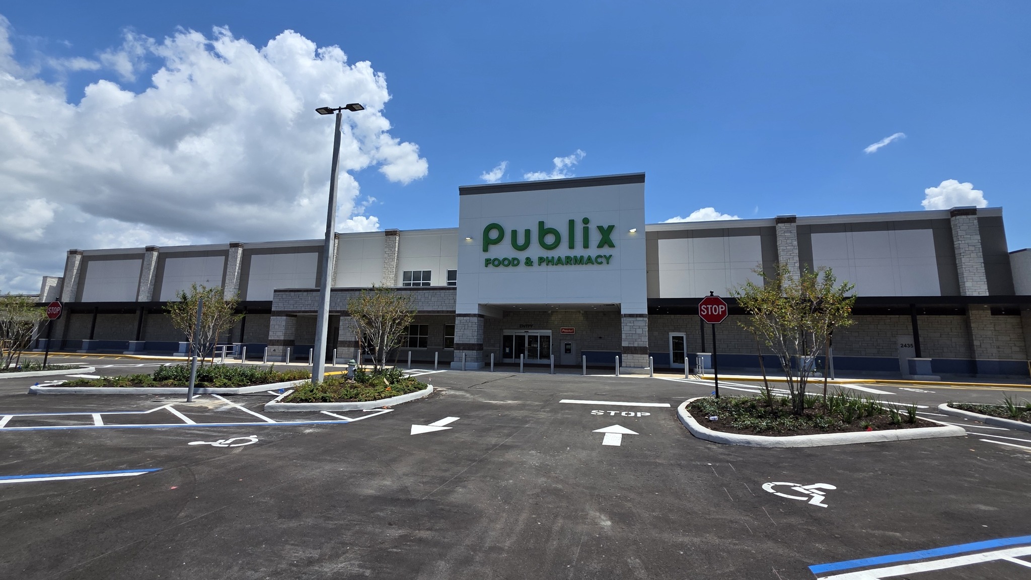 On September 25th, 2025, the Metro West Village Publix will celebrate its grand opening in Orlando, FL.
The new 48,387 sq. ft. store has taken over the location of a former Publix store.
The updated store is sure to provide an enhanced and improved shopping experience to the residents of the surrounding community.
We are proud to have had a hand in the redevelopment of this community!