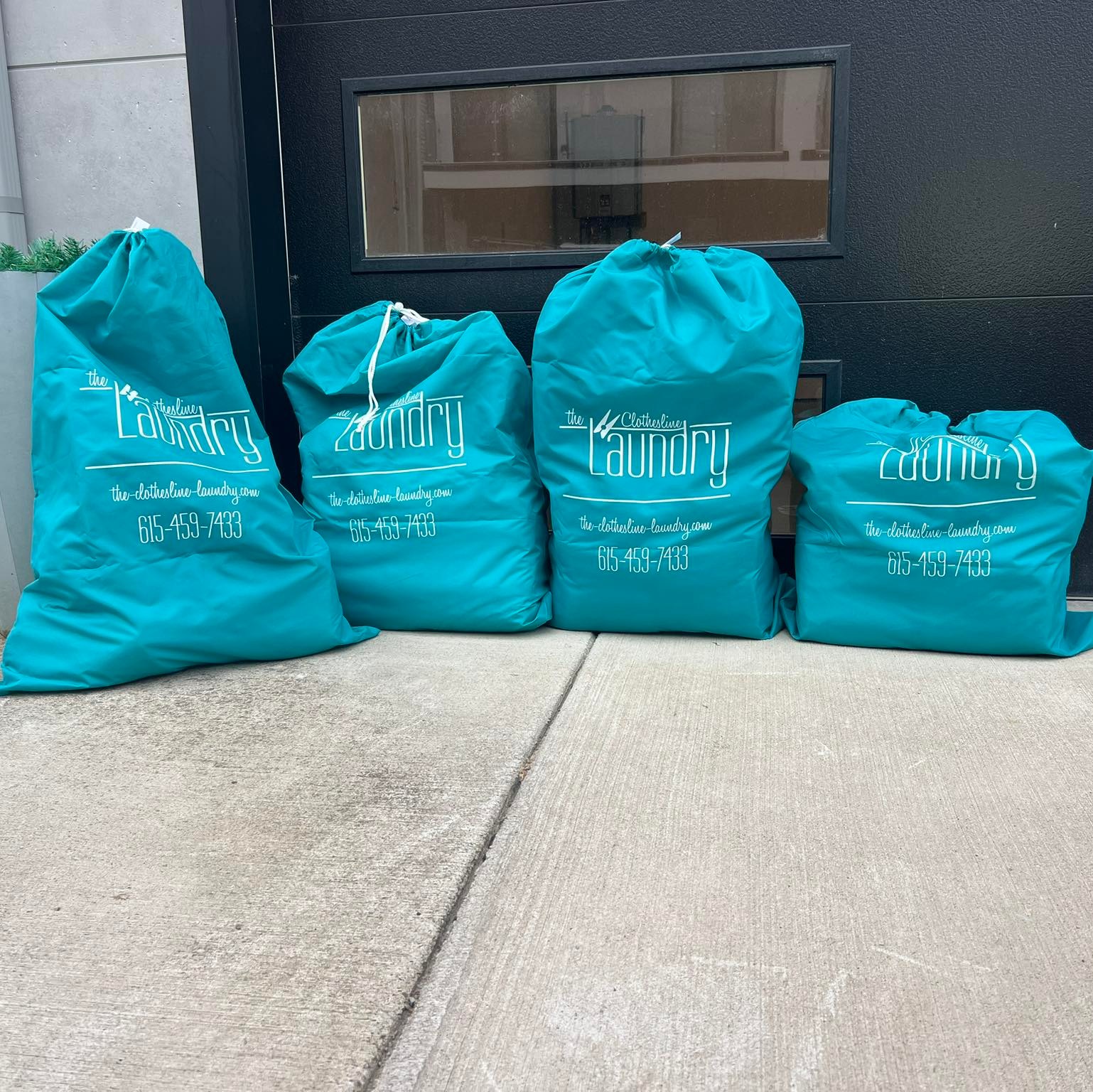 Donāt forget... Folded With Care is available now! A FREE wash & fold laundry service for students at White Bridge, Clarksville, North Davidson, Dickson, and Southeast.
Drop off your bag Monday, pick it up Friday. Fresh, folded, and ready to go! Sign up at the link in out bio!