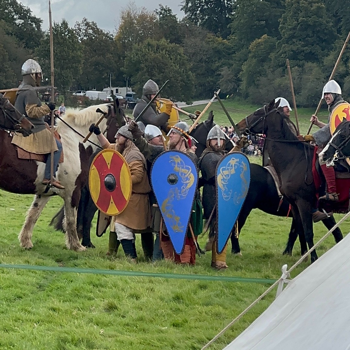 ⚔️ THE HORNS ARE SOUNDING! ⚔️
Join the Ulfhedinn Vikings (as Saxons) at the last major show of the year!
📍 1066 Battle of Hastings, Abbey and Battlefield
📅 Saturday 11 – Sunday 12 October 2025
⏰ 10am – 5pm
On the very ground where England’s most famous battle was fought. Over 300 re-enactors will clash as Saxon and Norman armies meet once again.
Explore rival camps alive with activity:
🔨 Chainmail makers & weapon smiths at work
🦅 Falconers with their birds of prey
🔥 Campfires, food, crafts, and daily life in action
👉 More info & tickets: https://www.english-heritage.org.uk/visit/whats-on/battle-abbey-battle-of-hastings-11-12-oct-25/
#LivingHistory #Reenactment #HistoricalReenactment #HistoryLive #BattleReenactment #BattleOfHastings #Hastings #BattleOfHastings1066 #1066 #SaxonsVsNormans #Ulfhedinn #UlfhedinnVikings #Reenactors #HistoryCommunity #DarkAges #MedievalBattle #LivingHistoryEvent #Godwinson #Vikingsociety #HaroldGodwinson #Battle #BattleAbbey #EnglishHeritage #MedievalLife #LivingHistoryCamp #VikingReenactment #EarlyMedieval #AngloSaxonHistory