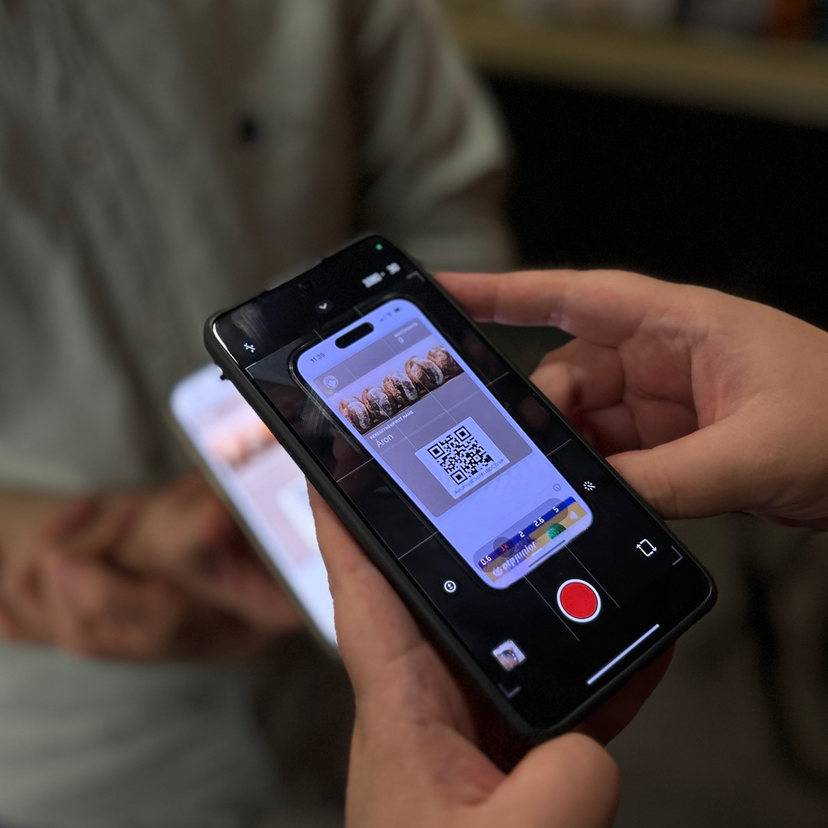 Tudjuk, hogy már nagyon vártátok, és most elérkezett az idő! 
Elindult az Emmarozs törzsvásárlói programja!
- Vásárlásaid után pontokat gyűjthetsz: minden elköltött 100 Ft után 1 pontot írunk jóvá.
- A pontjaidat kedvezményekre válthatod be: 1 pont = 3 Ft.
- Digitális kártyád mindig kéznél van az Apple vagy Google Walletben.
Csak mutasd fel bármelyik Emmarozs üzletben, és máris gyűjtheted a pontokat.
További információk és regisztráció: https://torzsvasarlo.emmarozs.hu/
 #emmarozs #sourdoughbakery #törzsvásárló #szeged #bakery #pékség