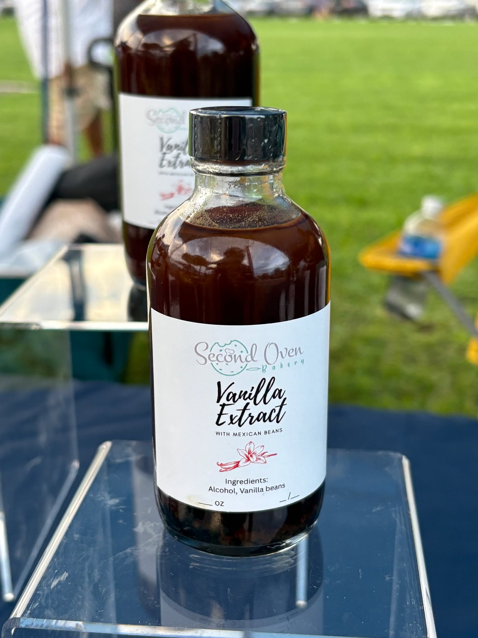 🌿 We’ve been busy all week processing more Mexican vanilla extract—and it smells incredible in here! 🫘✨
But what makes Mexican vanilla so special?
👉 It’s known for its smooth, rich, and spicy-sweet flavor that’s more complex than many other varieties.
👉 Traditional methods mean the beans are sun-cured and packed with natural oils, giving you that unforgettable depth in baking, coffee, and more.
💛 We only have a few bottles left from our last batch—so if you’ve been thinking about trying it, now’s the time! Once they’re gone, you’ll have to wait for the next round.
#MexicanVanilla #FromBeanToBottle #smallbatch #secondovenbakery