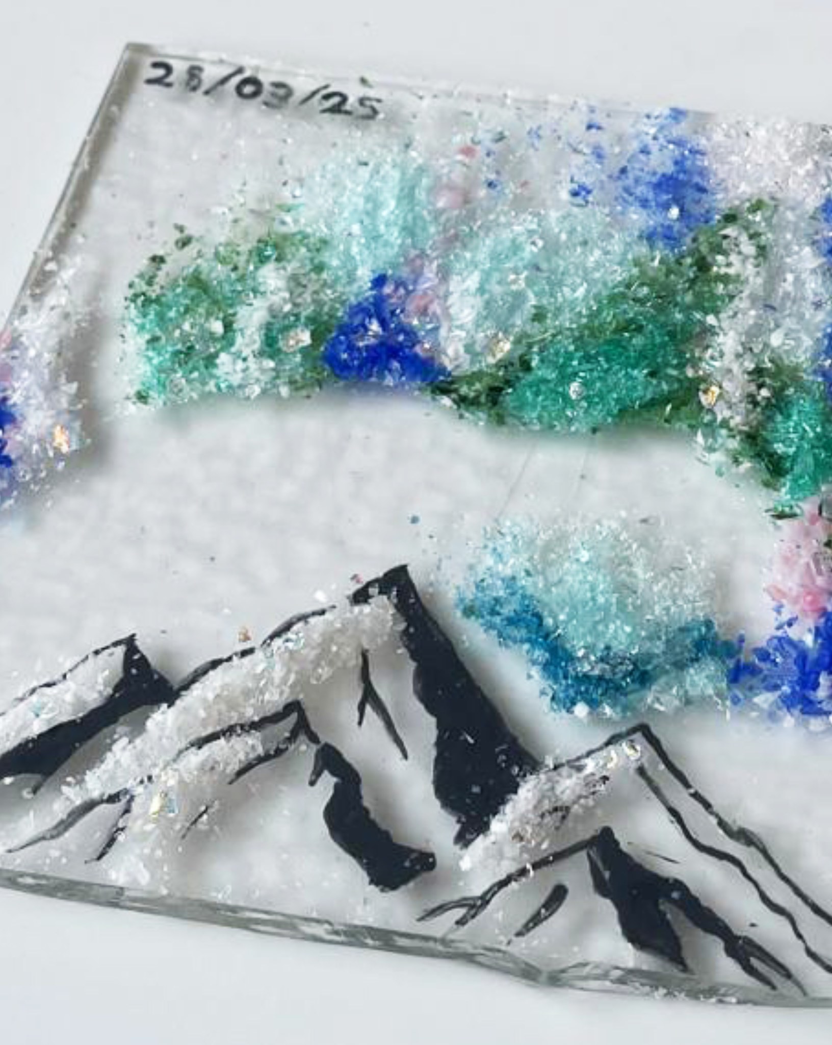 This week we had two brilliant coasters made with painting and frit! One featured a classic pint 🍺 and the other a beautiful mountain scene with the northern lights 🌌🏔️.
Such a fun mix, from a cosy pub vibe to the magic of the night sky. ✨
Which would you choose for your coffee table? 👇
#handmadefun #thingstodoincheshire #childrenspartyideas #HalfTermActivities #thingstodoinchester #personalisedgifts #fusedglassfun #giftsformum #fusedglass #ThingsToDoInChester #CreativeWorkshops #familydaysout #FusedGlassFun #fusedglassworkshop #fusedglassartwork #kidspartyideas #fusedglassart #makingmemories #familytime #girlsdayout #craftingday #fusedglassgifts