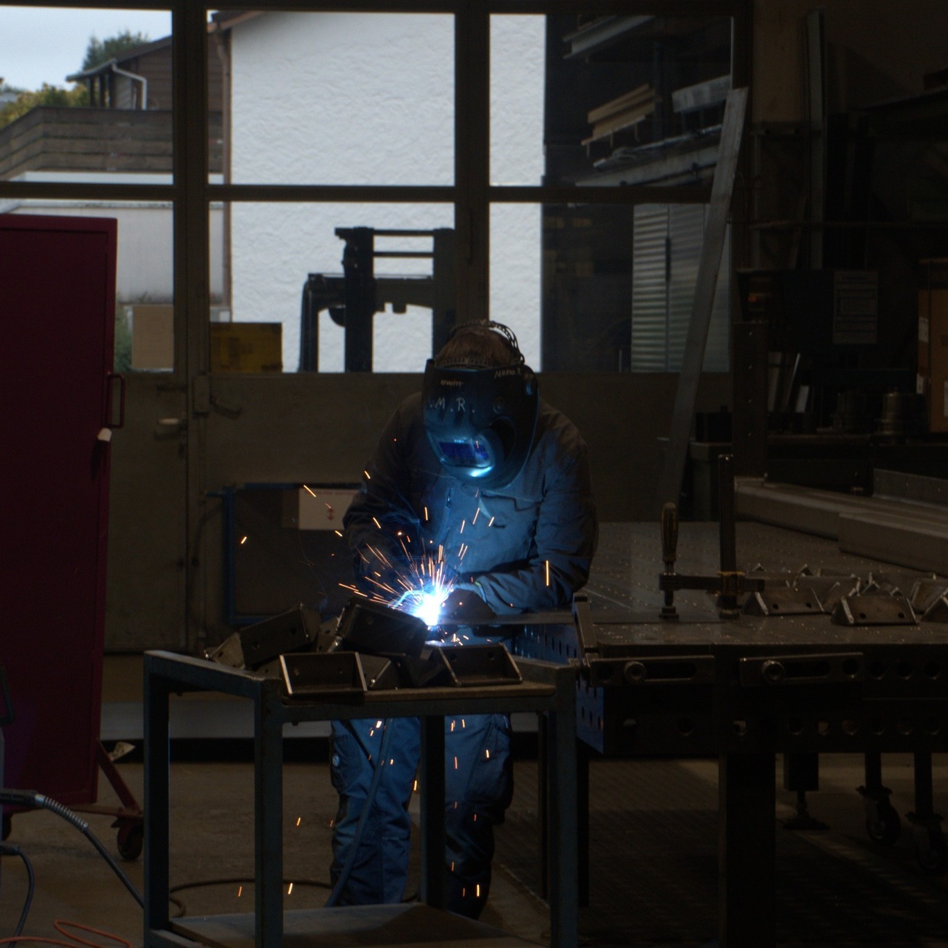 Funken fliegen – und am Ende passt alles.
Montage beginnt mit Präzision in der Werkstatt.
#teamgast #werkstatt #montage