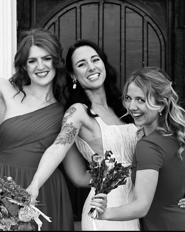 When you're looking this good, the vibes always match! I absolutely love a hyped up wedding morning with a good playlist & mandatory dancing whilst we get your glam on.
Side note: if you ask me for a song request it WILL be a 90s boyband...
Photographer: @simon_stewart_photography
Venue: @highley_manor_sussex
.
.
.
#surreymua
#surreymakeupartist
#bridetobe2026
#hampshiremakeupartist
#bridalmakeupsurrey
#surreybridalmakeup
#hampshiremua
#berkshiremakeupartist
#berkshiremua
#weddingmakeupsurrey
#surreyweddingmakeup
#bridetobe2027
#2026brideuk
#hampshireweddingmakeup
#2027brideuk
#berkshireweddingmakeup
#weddingmakeuphampshire
#weddingmakeupberkshire
#bridalmakeupberkshire
#berkshirebridalmakeup
#bridetobe2028
#surreyhairandmakeupartist
#hampshirebridalmakeup
#highleymanor
#highleymanorwedding
#highleymanorweddings