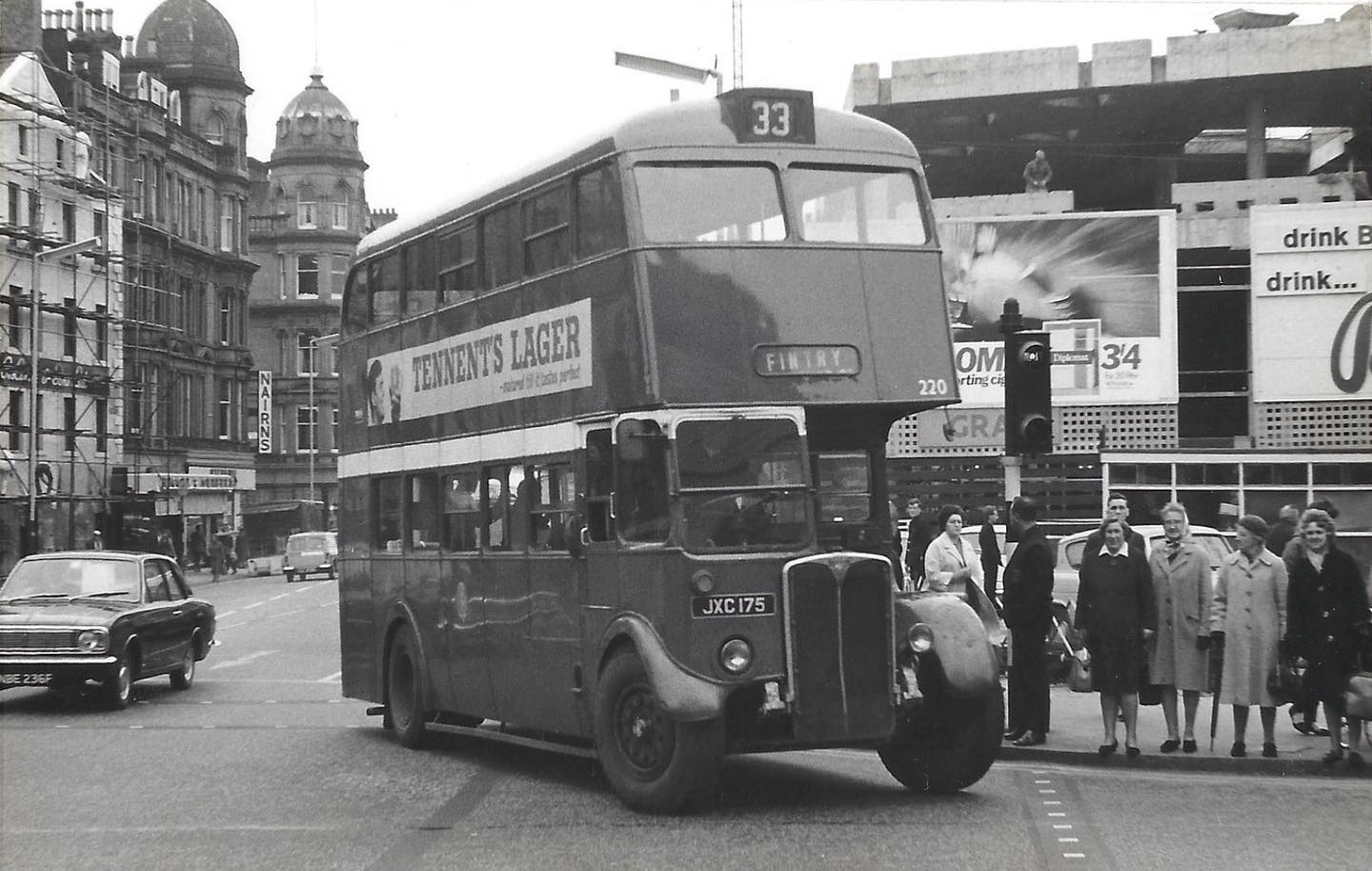 🚌🚏 This week’s Feature Friday highlights a Dundee Corporation double decker bus, number 33, bound for Fintry. Now held in the museum’s collections, the photo reflects how public transport was a vital link for communities across the city.