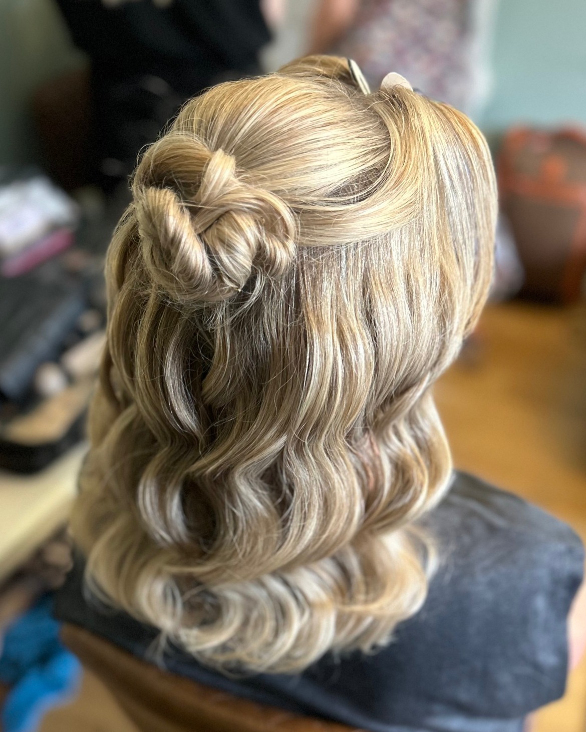 This variation of a half up with bun detail has featured a lot this bridal season! I think it's such a fun style & suspect we'll see this one a lot next year too! A great option for medium density hair!
Representing: @lucillenco
.
.
.
#surreymua
#surreymakeupartist
#bridetobe2026
#hampshiremakeupartist
#bridalmakeupsurrey
#surreybridalmakeup
#hampshiremua
#berkshiremakeupartist
#berkshiremua
#weddingmakeupsurrey
#surreyweddingmakeup
#bridetobe2027
#2026brideuk
#hampshireweddingmakeup
#2027brideuk
#berkshireweddingmakeup
#weddingmakeuphampshire
#weddingmakeupberkshire
#bridalmakeupberkshire
#berkshirebridalmakeup
#bridetobe2028
#surreyhairandmakeupartist
#hampshirebridalmakeup
#blacknestgolfclubwedding
#blacknestgolfclubweddings
#blacknestgolfclub