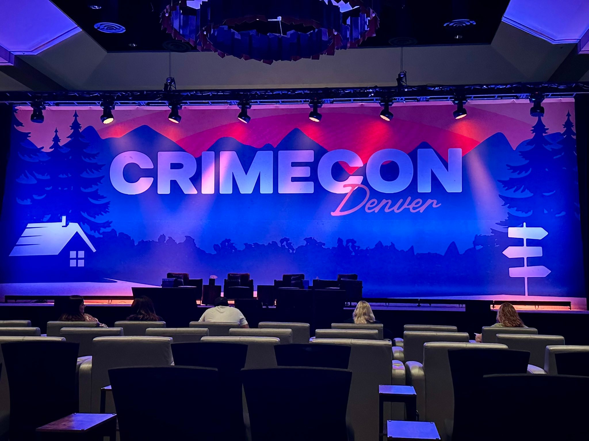CrimeCon 2025 in Denver…
#CrimeCon2025 #crimecondenver #follow #followme #bountylife #bountyhunter #truecrime #privateinvestigator #bea #thehumanhunters #byrna #robdick #robdickpi #thatguy #thatguyagain #livingmybestlife
