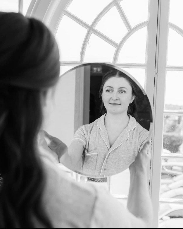 When building your wedding morning schedule, I always like to factor in that you'll want to take some pre-ceremony pictures both before & after getting dressed. Your morning schedule will also be sent to your photographer so that they're aware of our plan. Once your services are completed, your photographer has absolute priority of you (after all, we have the same goal of making you as happy as possible!) & I'll work your touch ups around them before popping in your veil.
Bride Charlotte who still wins for most chilled Bride of all time!
Photographer: @sabrinastockwellphotography
.
.
.
#surreymua
#surreymakeupartist
#bridetobe2026
#hampshiremakeupartist
#bridalmakeupsurrey
#surreybridalmakeup
#hampshiremua
#berkshiremakeupartist
#berkshiremua
#weddingmakeupsurrey
#surreyweddingmakeup
#bridetobe2027
#2026brideuk
#hampshireweddingmakeup
#2027brideuk
#berkshireweddingmakeup
#weddingmakeuphampshire
#weddingmakeupberkshire
#bridalmakeupberkshire
#berkshirebridalmakeup
#bridetobe2028
#surreyhairandmakeupartist
#hampshirebridalmakeup
#thelensburyresortwedding
#thelensburyhotel
#thelensburyresort