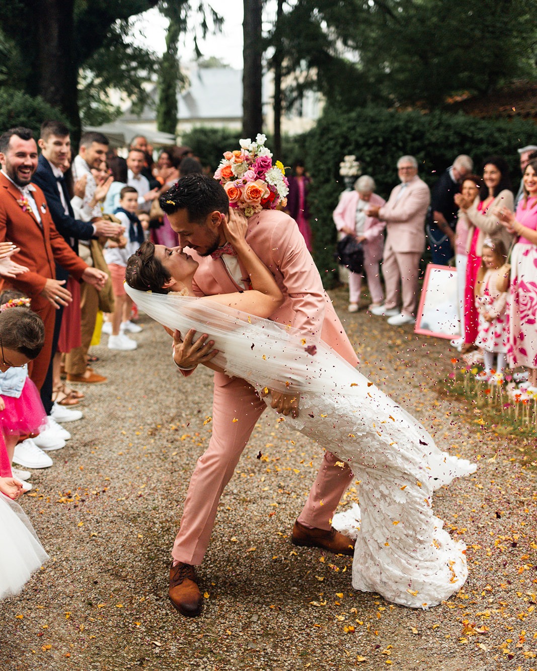 • 𝒥𝓊𝓈𝓉 𝓂𝒶𝓇𝓇𝒾ℯ𝒹
• La sortie des mariés, c'est un moment que j’aime bien, parce qu’il mélange toujours éclats de rires, émotions et que c'est un vrai tourbillon d’énergie.
• Mais ce que j'aime encore plus, c'est entendre la chanson qu'ils ont sélectionnée, comme pour raconter le début de leur nouveau chapitre : )
• Et vous, quelle chanson avez-vous choisie et pourquoi ?
📷 @morganeruizwedding 🏞️@domainelecastelet_ 🌻@honka_atelier 🎼@les.petites.pepites.djs 🎤@ladyltrio 🎬@johanel.videos 🍴@cooking4u.fr 💗@madame_vadrouille 💗@ju_aym 🧠 @aimedeuxfois
------
• The newlyweds’ exit is one of my favorite moments — it’s always a mix of laughter, emotions, and a whirlwind of energy.
• But what I love even more is hearing the song they’ve chosen, as if to tell the story of the very first page of their new chapter :)
• And you, what song did you choose and why?
#WeddingExit #JustMarried #LoveStory #WeddingVibes #Mariage2025 #SortieDesMariés #AmourAuthentique #WeddingInspiration #mariagetoulouse #mariagebordeaux #weddingplannerbordeaux #weddingtoulouse #gettingmarriedinfrance #wedding #inspirationmariage #mariagecoloré