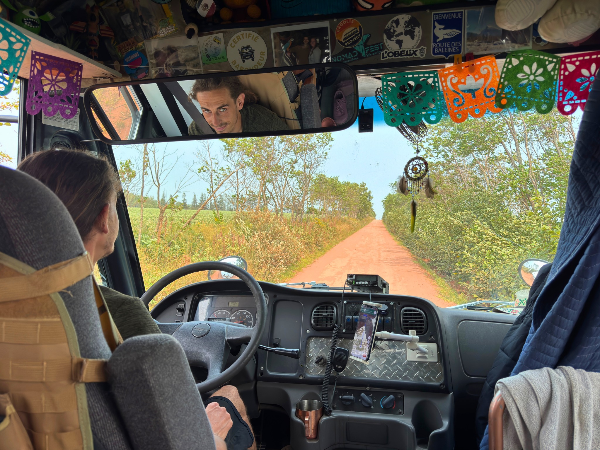 Le regard qu'on s'échange quand on entend dire « Avec un gros bus de même, ils font probablement juste de l'autoroute»👀🚌
(on se rappelle qu'on a déjà construit un pont dans une trail pour continuer notre chemin)🤣
#offroadbus #buslifers #skoolielife #offroaders