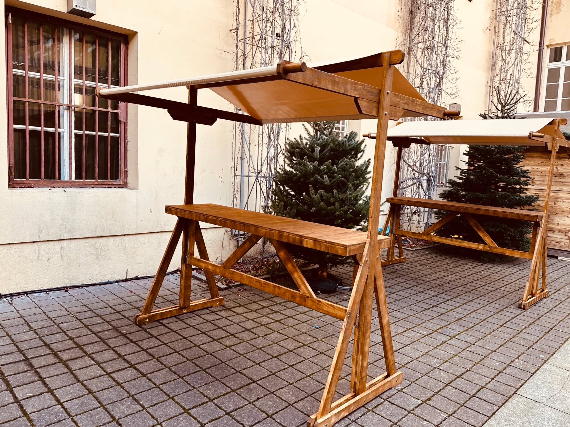 Entdeckt unsere neuen Futterkrippen perfekt geeignet als Hochtisch für Adventmärkte, Firmenfeste oder Weihnachtsfeiern.🎄⭐️
- einfacher, rascher Auf- & Abbau
- stabile Holz Konstruktion
- hochwertige Verarbeitung
- in & outdoor geeignet
➡️ https://www.fotobox-events.at/
#fantasyeventengineering #fantasyevents #eventengineering #tirol #topservice #professionell #zuverlässig #futterkrippen #hochtisch #stehtisch #events #adventmarkt #weihnachtsmarkt