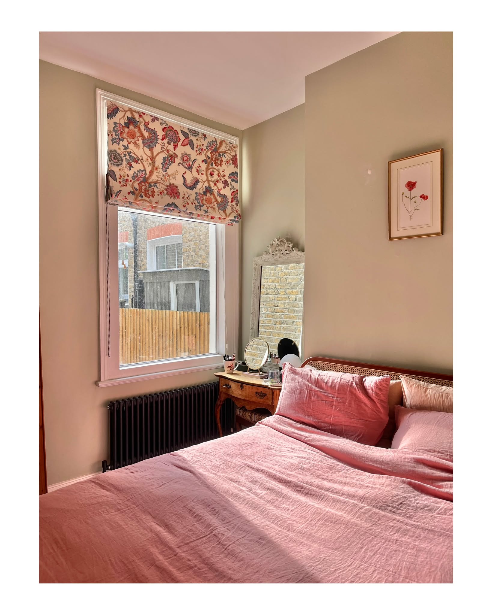 There she blows!
This fabric from @linwood_fabric is so gorgeous ➡ have a look at the close up!
The design is just stunning with wonderful colours combos. Oh and it suits the room beautifully too. #romanblindmakers #romanblindmaker #softfurnishing #TootingBec #tootingnewsie #balhamnewsie #southlondon #softfurnishings #custommade #tooting #balhammums #southwestlondonmums #balhamlife #madetomeasure #tootingmums #windowtreatments #curtainmaker #earlsfield #romanblinds #handmade #maker #balham #wandsworth #romanblind #bespoke #localmaker #localmakers #local