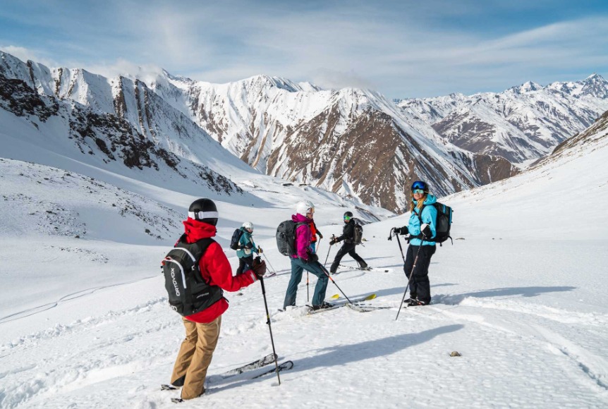 🏔️ Är du redo för ett skidäventyr med spännande kultur?
🇬🇪 Åk med oss till Gudauri, Georgien i samarbete med Apollo Sports! I vårt Women Ski Touring Camp kombinerar vi topptur och offpist i spektakulär natur, som leds av ledare från Systrar i bergen och av lokal internationell bergsguide.
🎯 I resan ingår flyg tur & retur, boende, transfer och aktiviteter.
💗 Den här resan passar flera nivåer då vi har möjlighet att dela in oss i olika grupper. Varmt välkommen att uppleva nya bergsmiljöer och möta nya likasinnade vänner i en härlig gemenskap.
⭐️ Begränsat antal platser — missa inte!
www.systraribergen.se/vinter
#systraribergen #skidäventyr #topptur #offpist #apollosports #georgien @apollosports @apollosverige @xtravel