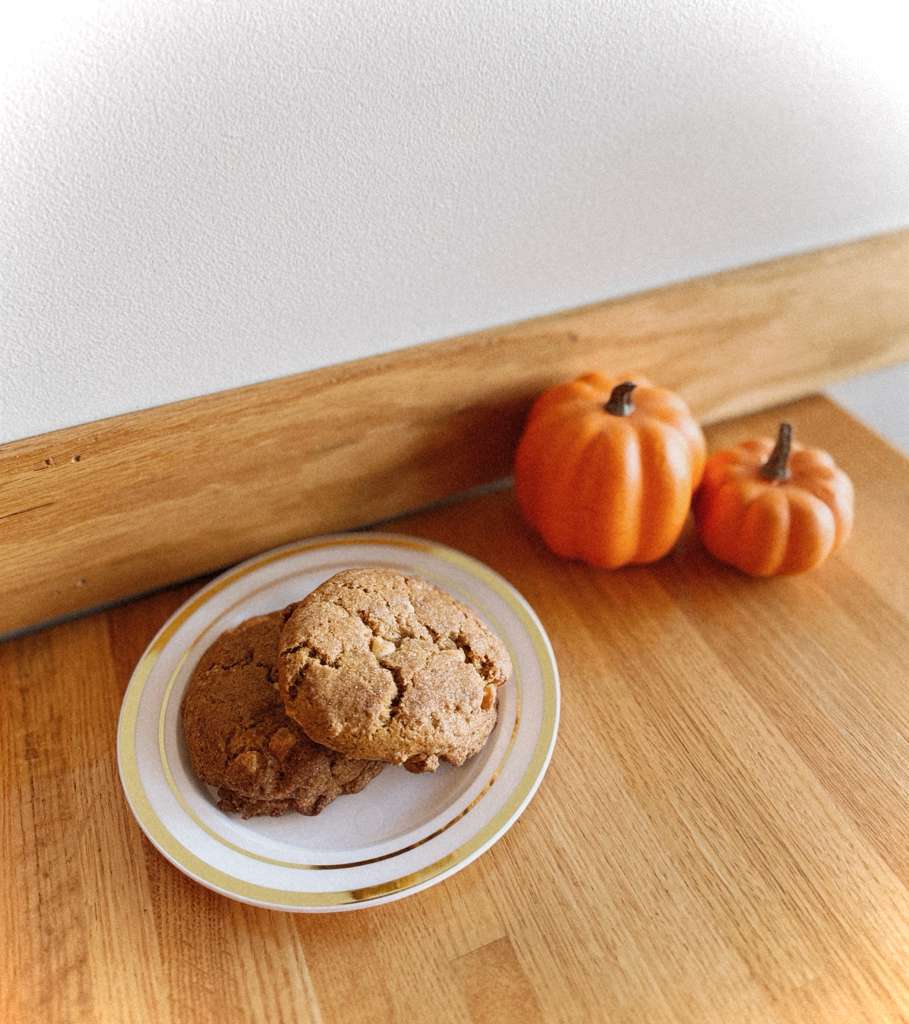 October brings new art and new cookies! This month, we're baking up pumpkin snickerdoodles! If you're a pumpkin fan, these pair so well with this season's pumpkin pie latte.
🧡☕ Send this to your bestie as their sign to schedule a coffee date with you! ☕🧡