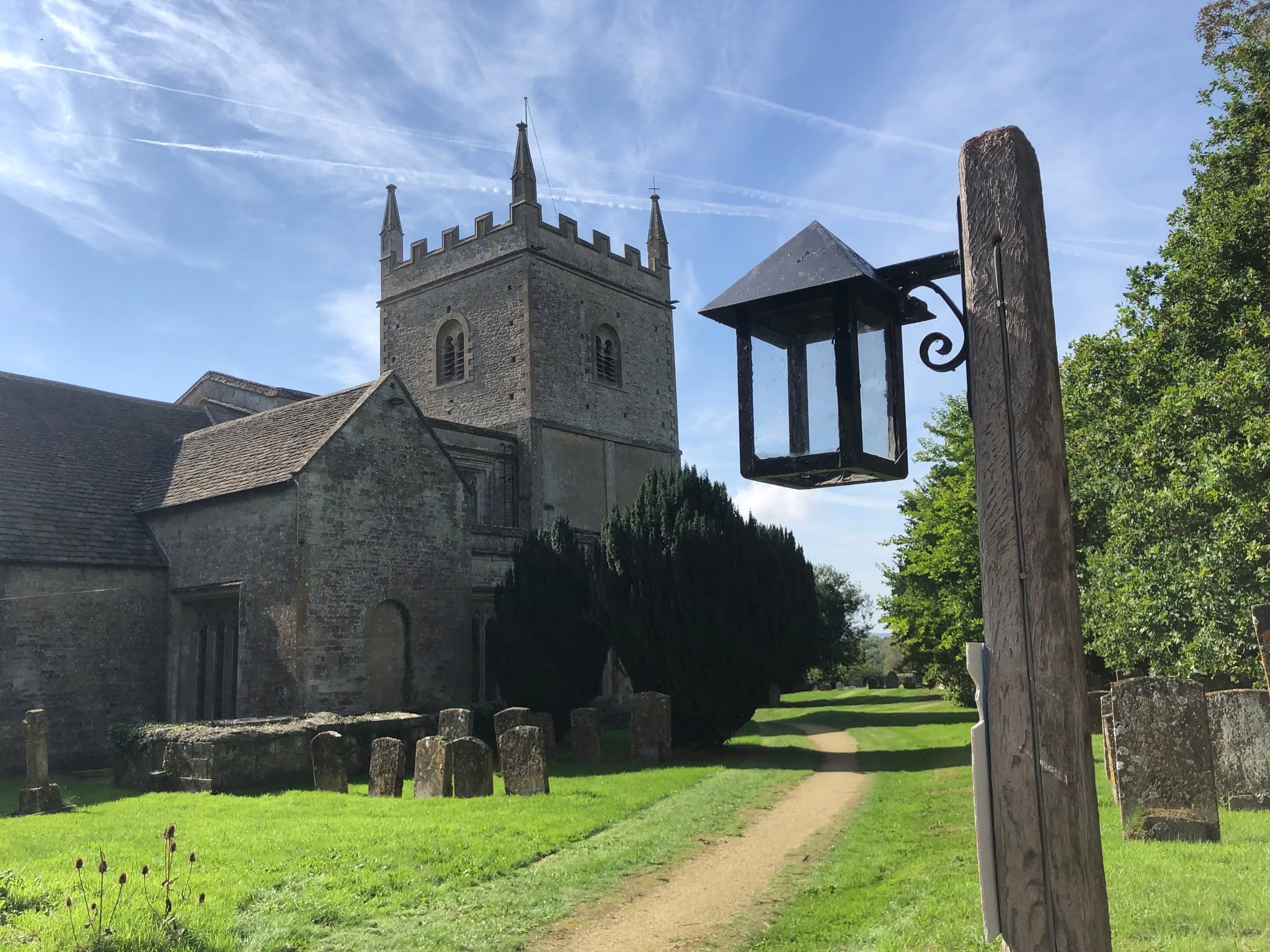 I'm visiting loads of churches at the moment researching a talk on memorials. This is Spelsbury church. There's a great story inside. Book my 'Grave Matters' talk and you can hear it!
#offbeatcotswolds #bluebadgeguide #bluebadgeguides
#britainsbestguides #Cotswolds #thecotswolds
#inthecotswolds #cotswoldcountry #Cotswolds_Culture #lovethecotswolds
#discoverthecotswolds #visitthecotswolds #discovercotswolds #cotswoldslife #cotswoldlife #thecotswolds
#your_cotswolds
#cotswolds #thecotswolds #cotswoldvillage #visitengland #englishvillage
#englishcountryside
#explore_britain_ #traveling_uk
#photosofengland #instabritain #europetravel