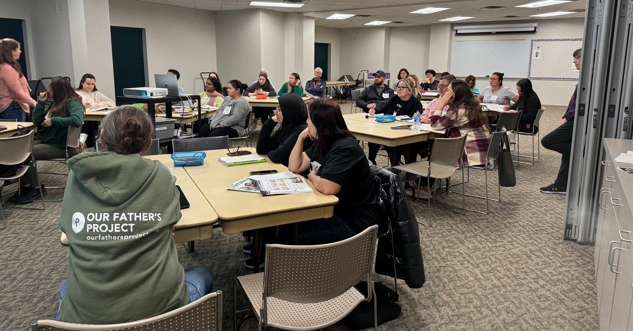 At Festa, the new season reminds us of growth, fresh starts and the power of community. As families begin a new school year and take new steps in learning English, we are inspired by their courage and resilience.
Join us this fall #servingourneighbors and be part of helping families go from surviving to thriving.
Volunteer info and registration link in bio.