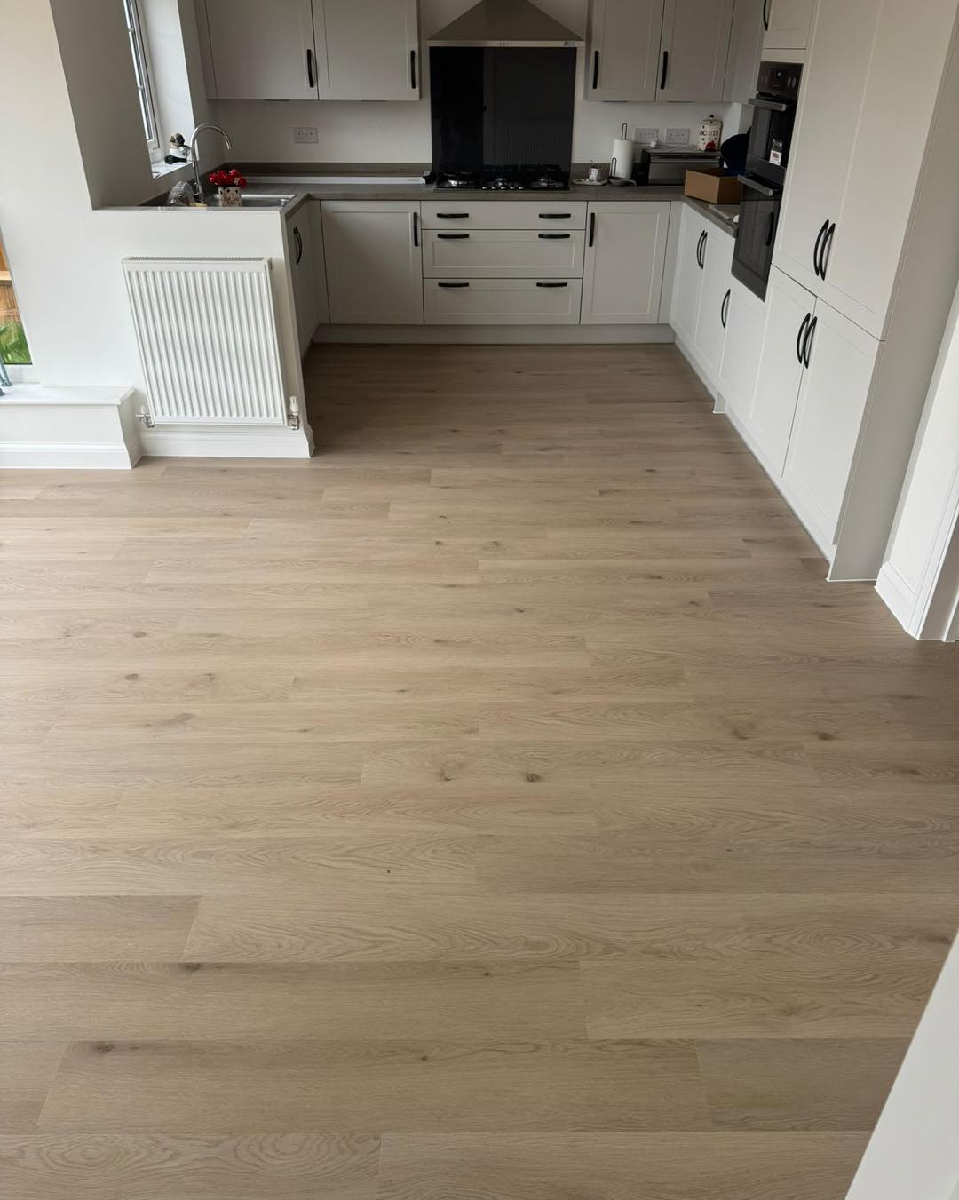 Invictus soft oak lvt
Fitted to a ground floor in a new build
Saving the customer alot of money on the builders prices
Lads enjoyed a short break from herringbones
#lifetimewear #lvt #lvtflooring #lvtflooringsuppliesandfitted