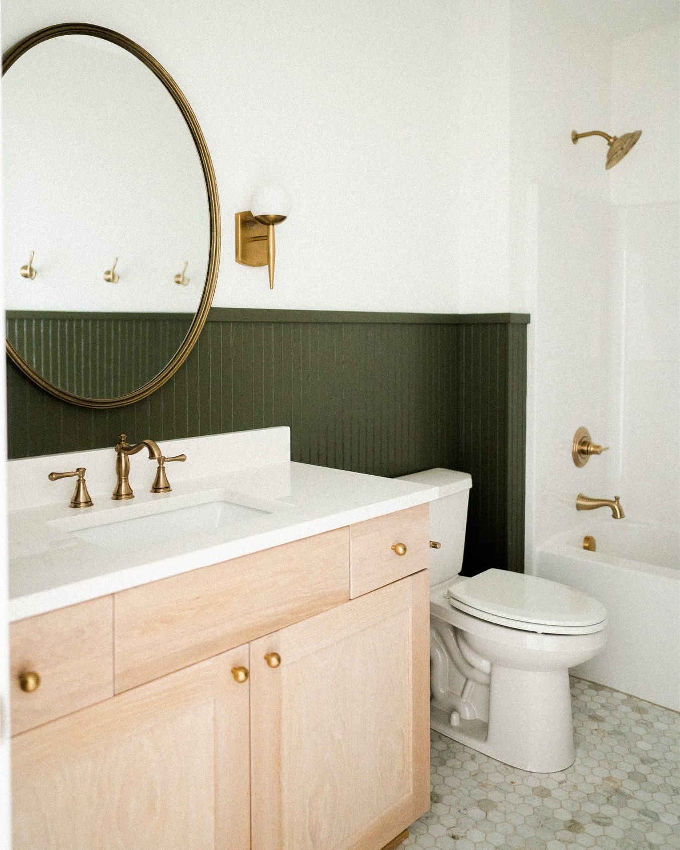 Still in love with this pop of green!
Adding some color while still keeping that clean, minimal look.
#dynastyhomes #customhomebuilder #iowahomes #desmoines #luxuryhomes #homeinspo #dreamhome