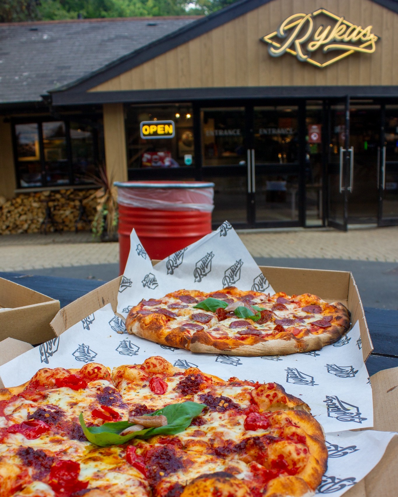 Thursday nights taste better with pizza 🍕
Our Pizza Shed is open till 9pm come on down for a hot tasty slice!
#rykas #rykascafe #pizza #rykasboxhill #dorking #surrey