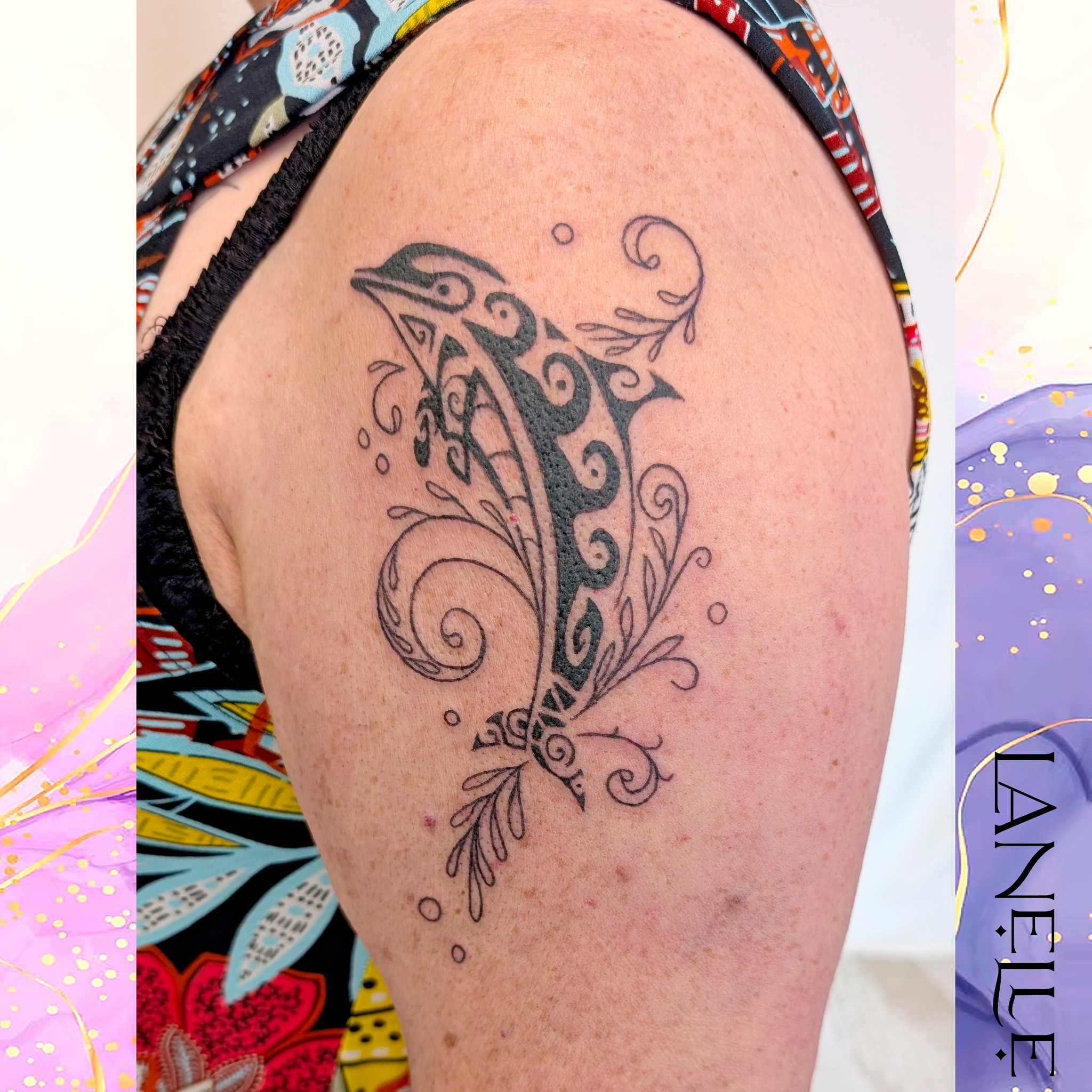 D’un trait fin à un style plus marqué, chaque pièce a sa propre identité.
J’aime explorer des univers graphiques variés, pour que chaque tatouage soit unique et à votre image. 🐬🦎
#atelierdesaiguilles #tatouageartistique #tatouagepersonnalisé #tatouages #flashtattoo #tatouage #tattoo #tatouagefemme #arttattoo #tattooartist #tattoooftheday #tattooideas #tattoodesign #tattooart #tatto
