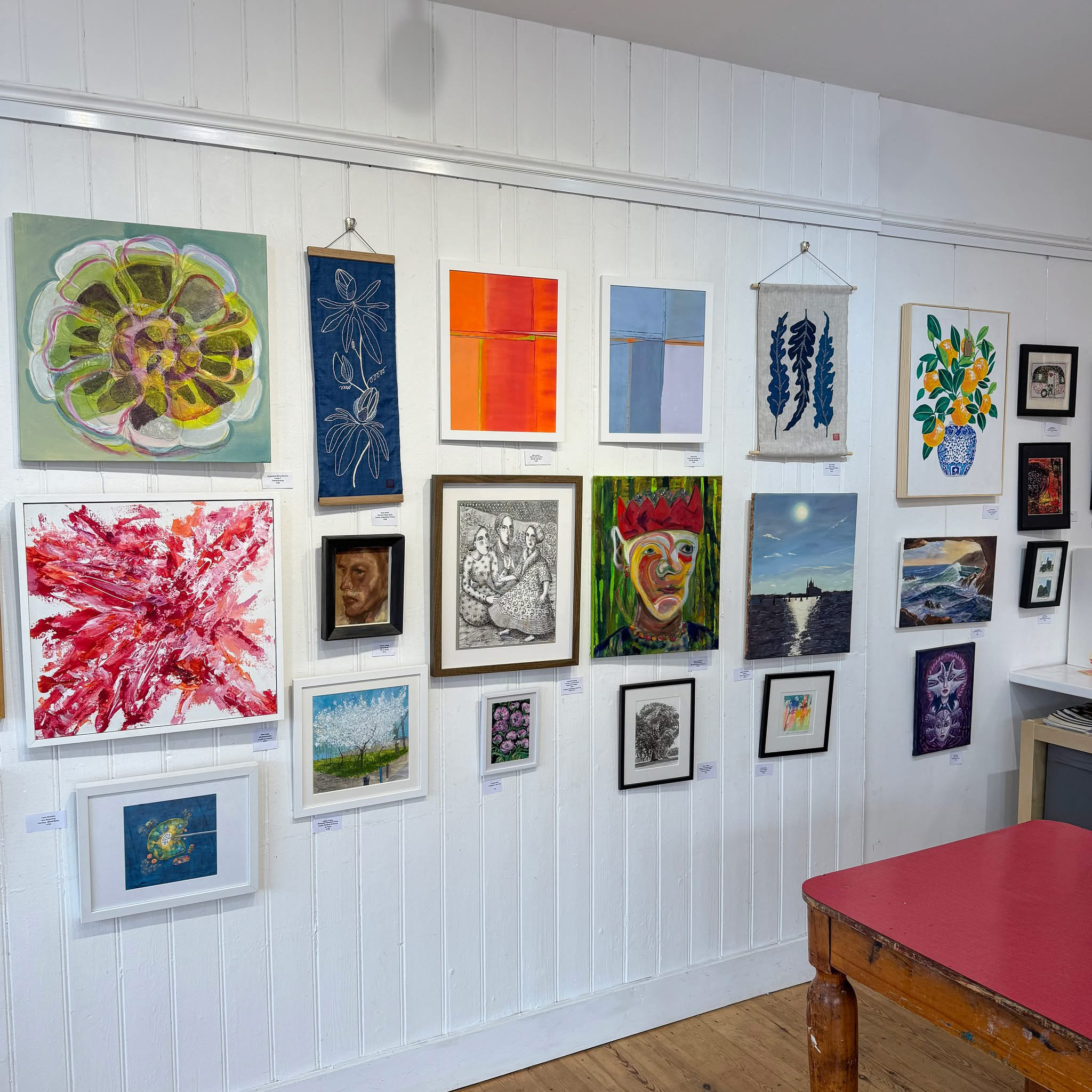 We loved meeting visitors, collectors, and fellow creatives this weekend! The wind may have kept us on our toes last weekend, but the smiles, stories, and shared inspiration made it a joy. Thank you for being part of it! Here’s to another great weekend coming up!
#ArtAndCommunity #CreativeConnections #WandsworthArtists #LocalCulture #WandsworthArtistsOpenHouse #ArtistsOpenHouse #FreeEvent #FamilyEvent